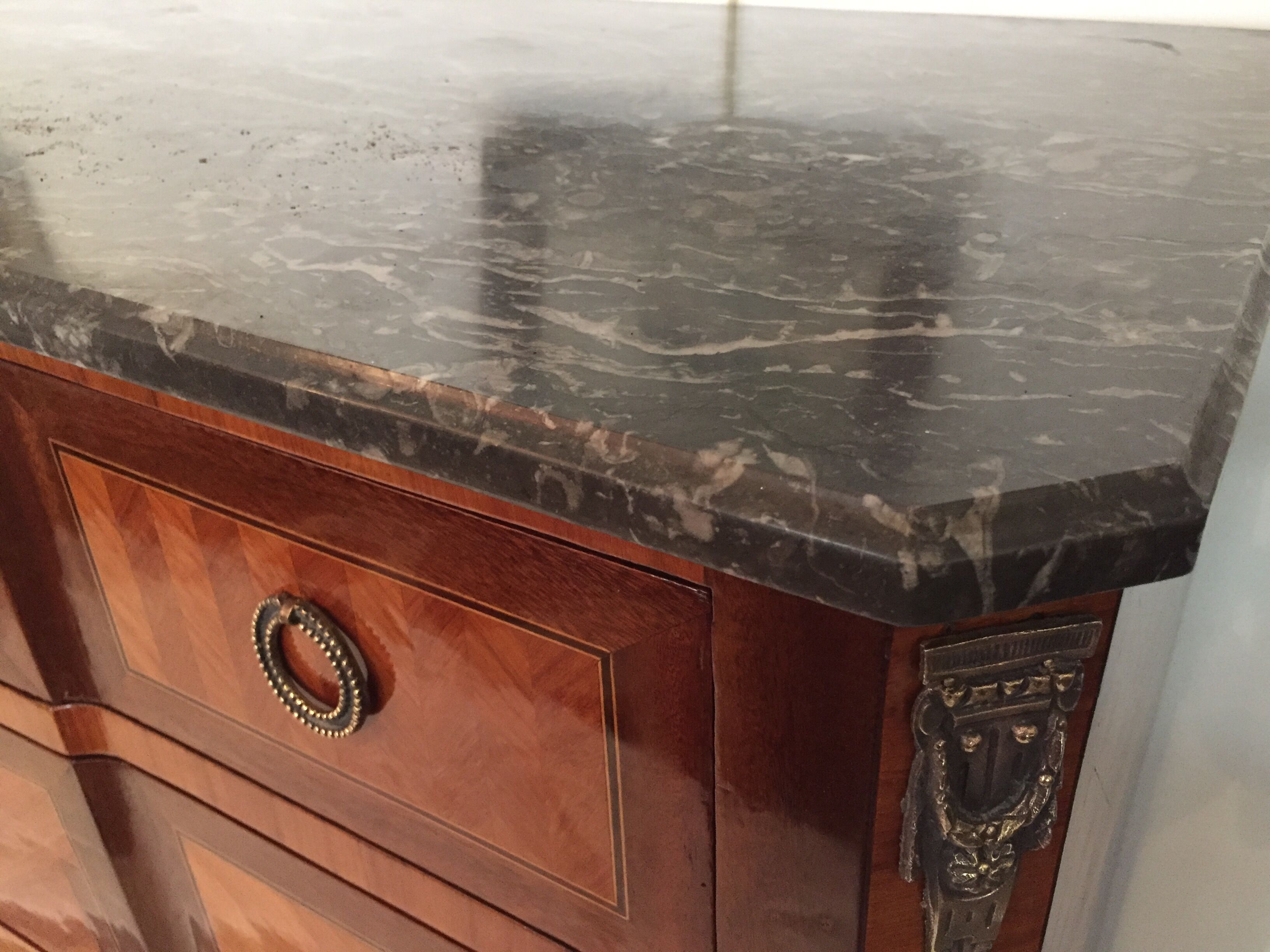 Commode style Louis XVI transition