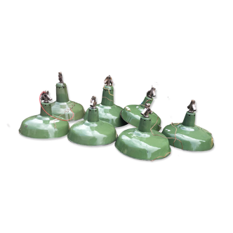 Lot de 7 lampes industrielles verts en bon état, années 1970