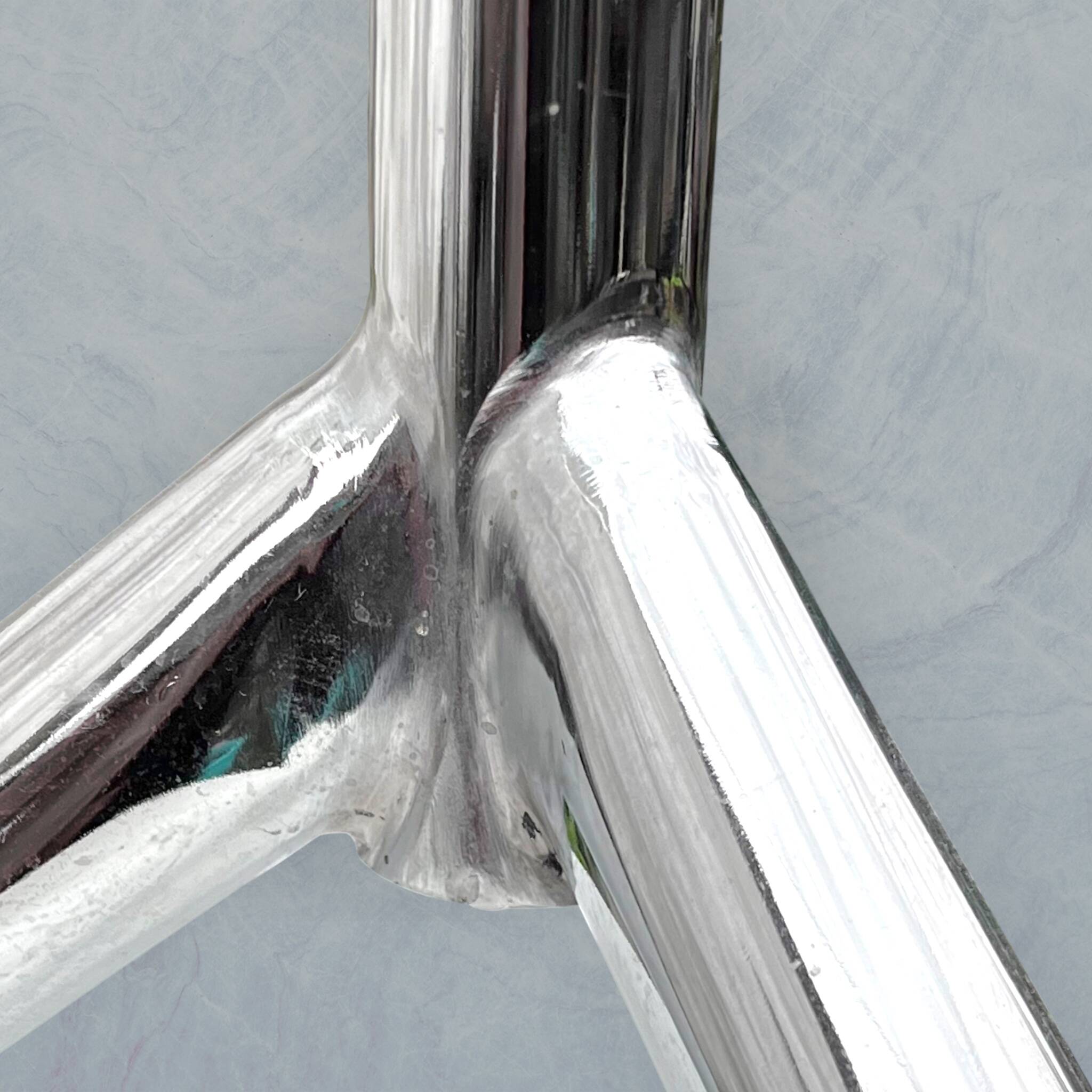 Modernist tripod side table in tempered glass and chrome metal.