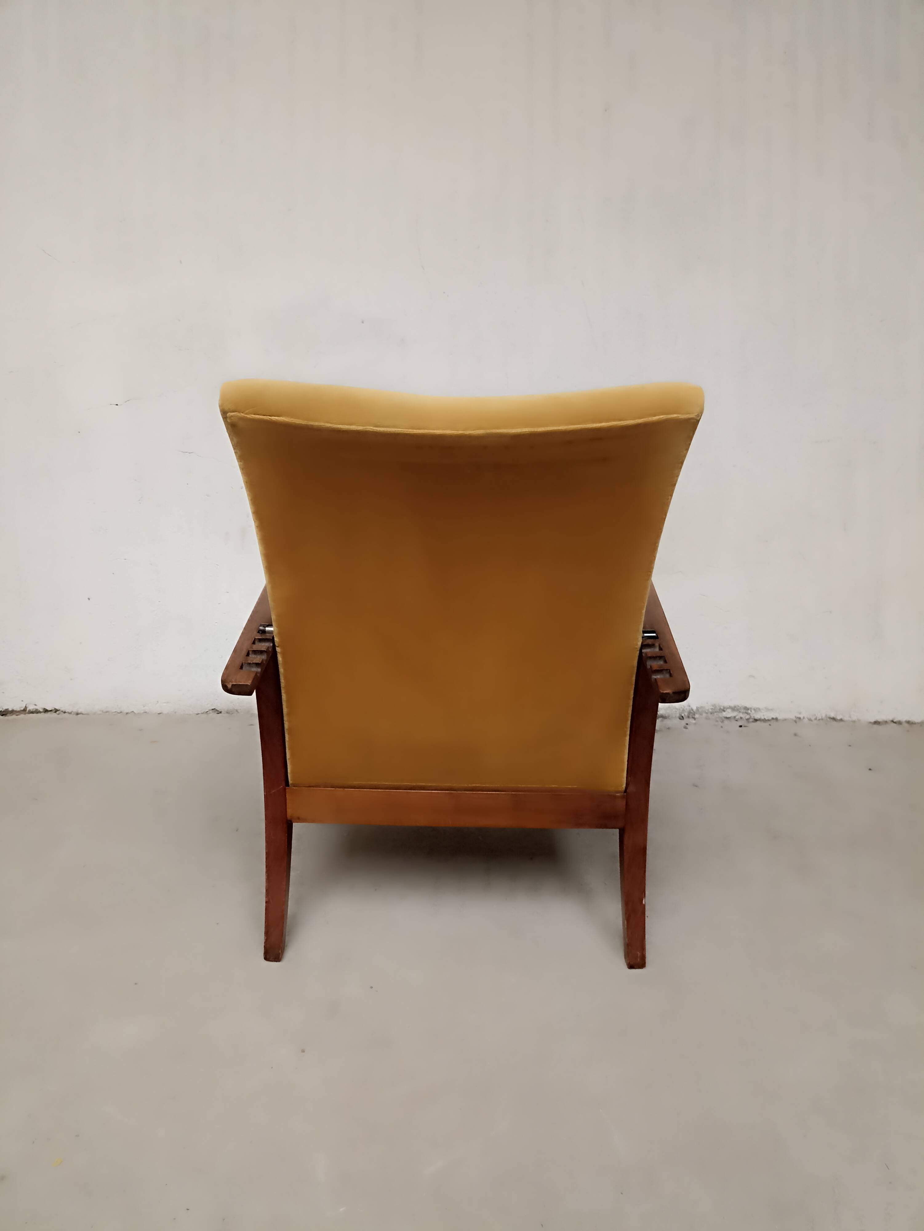 Knoll Antimott reclining armchair