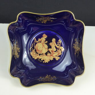 Coupe en porcelaine de Limoges bleu à réhauts dorés à décor d'une scène galante