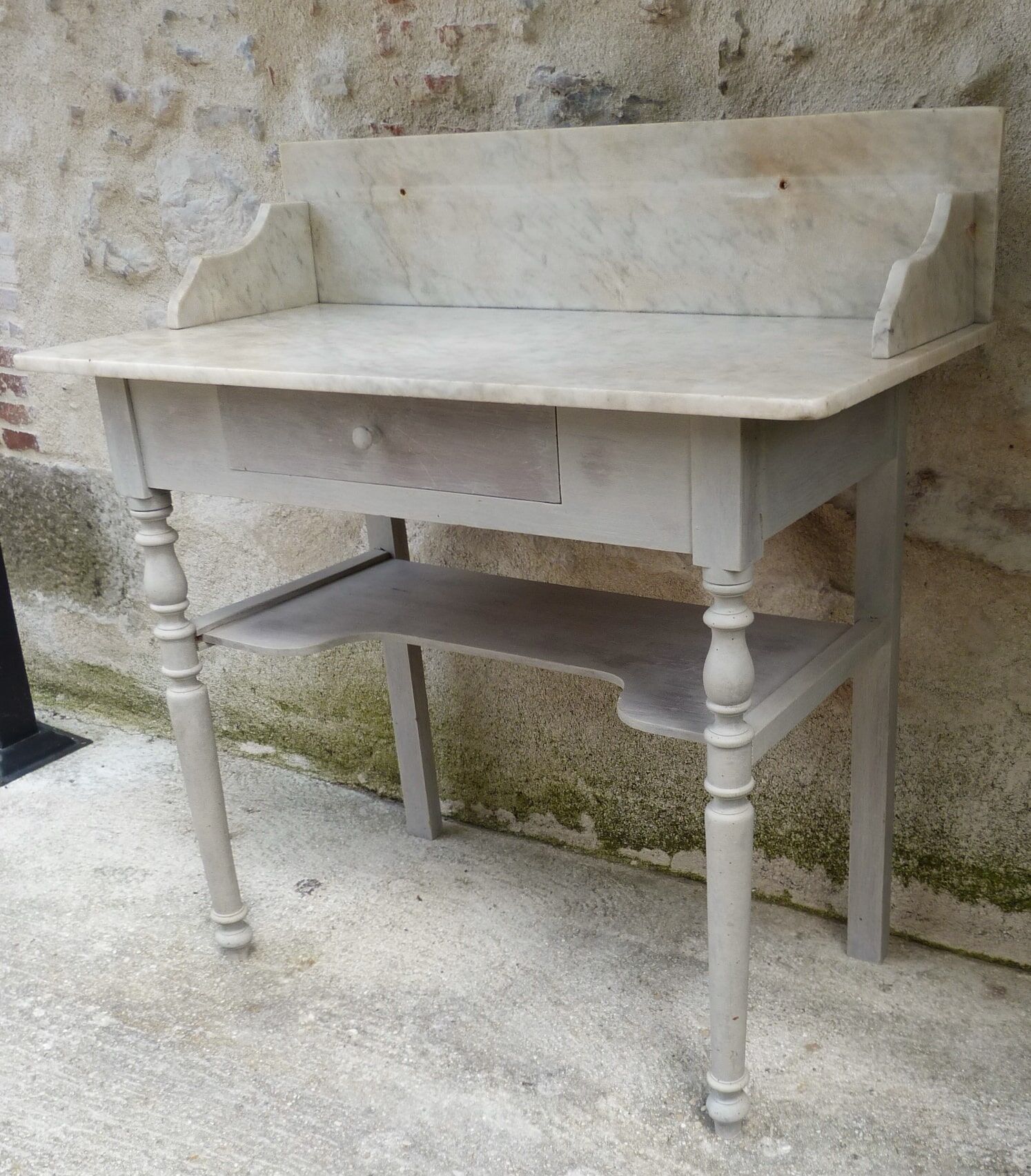 Meuble de toilette patiné