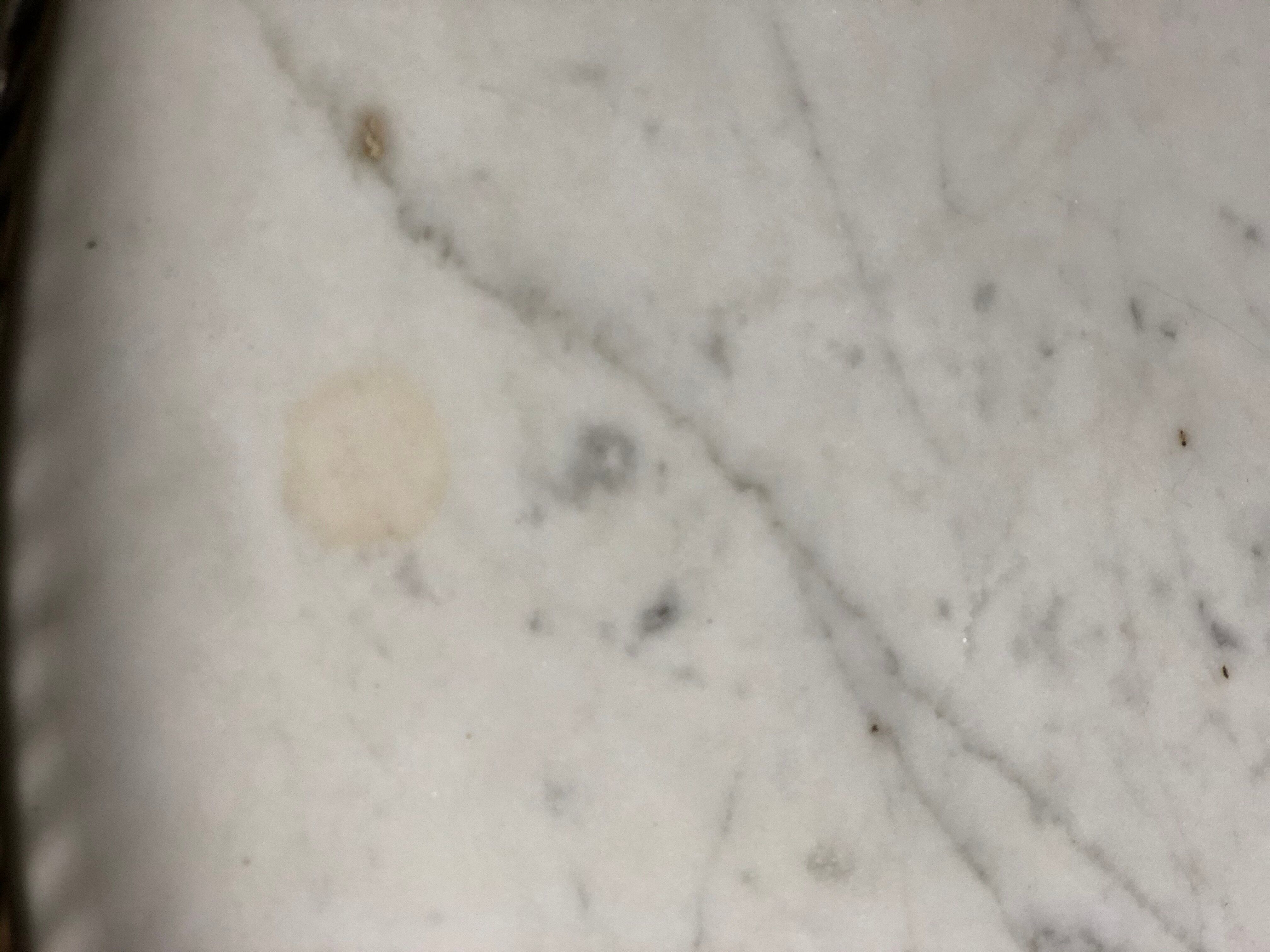 Table bouillotte de style Louis XVI en acajou et dessus marbre 1940