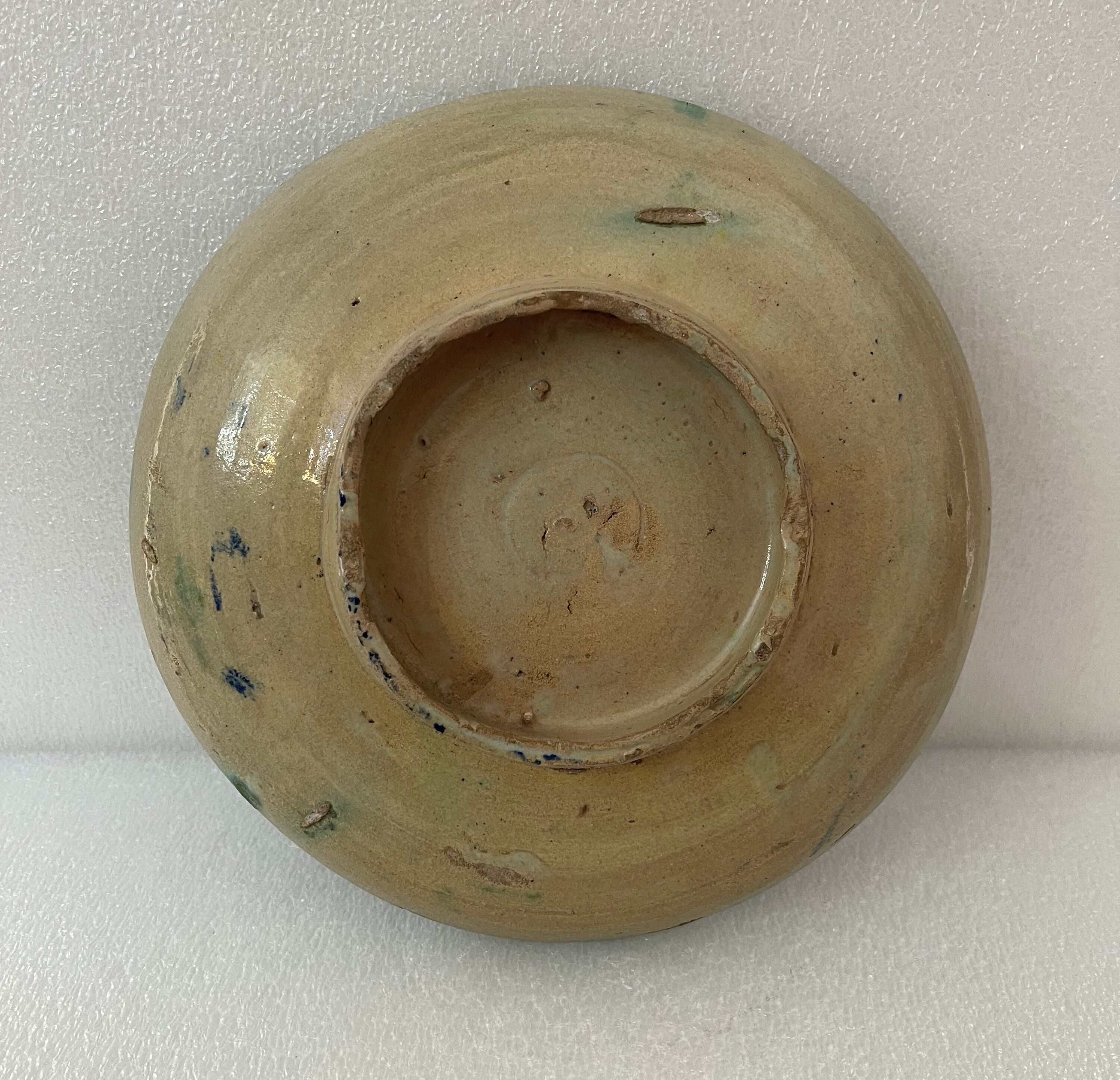 Tunisia ceramic round flat polychrome traditional XVIII e anonymous