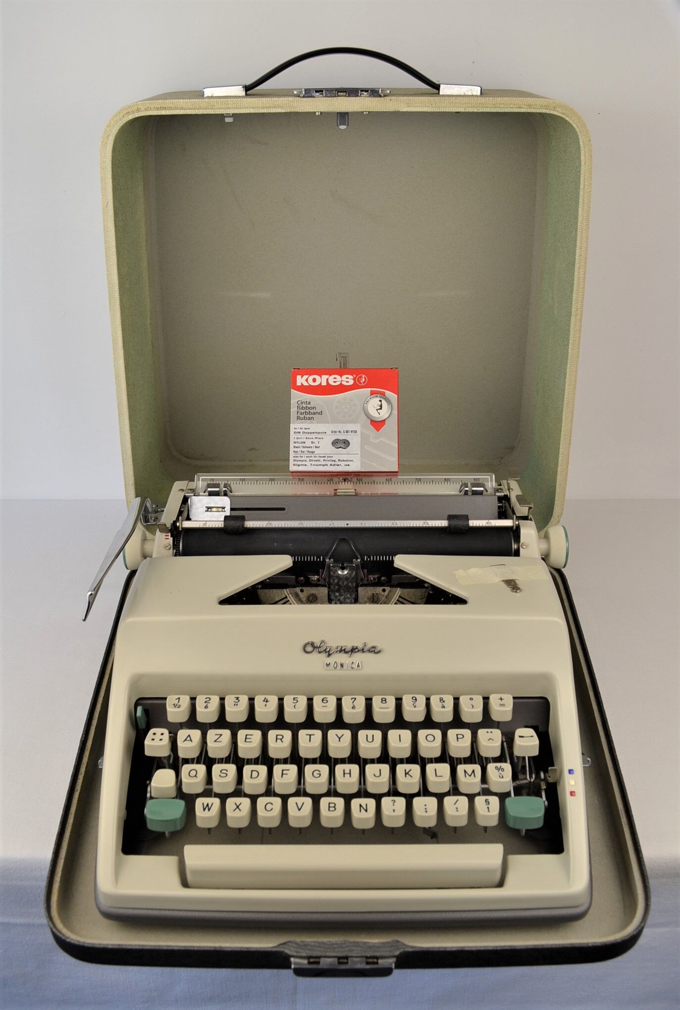 vintage-60s-olympia-monica-typewriter_original.png
