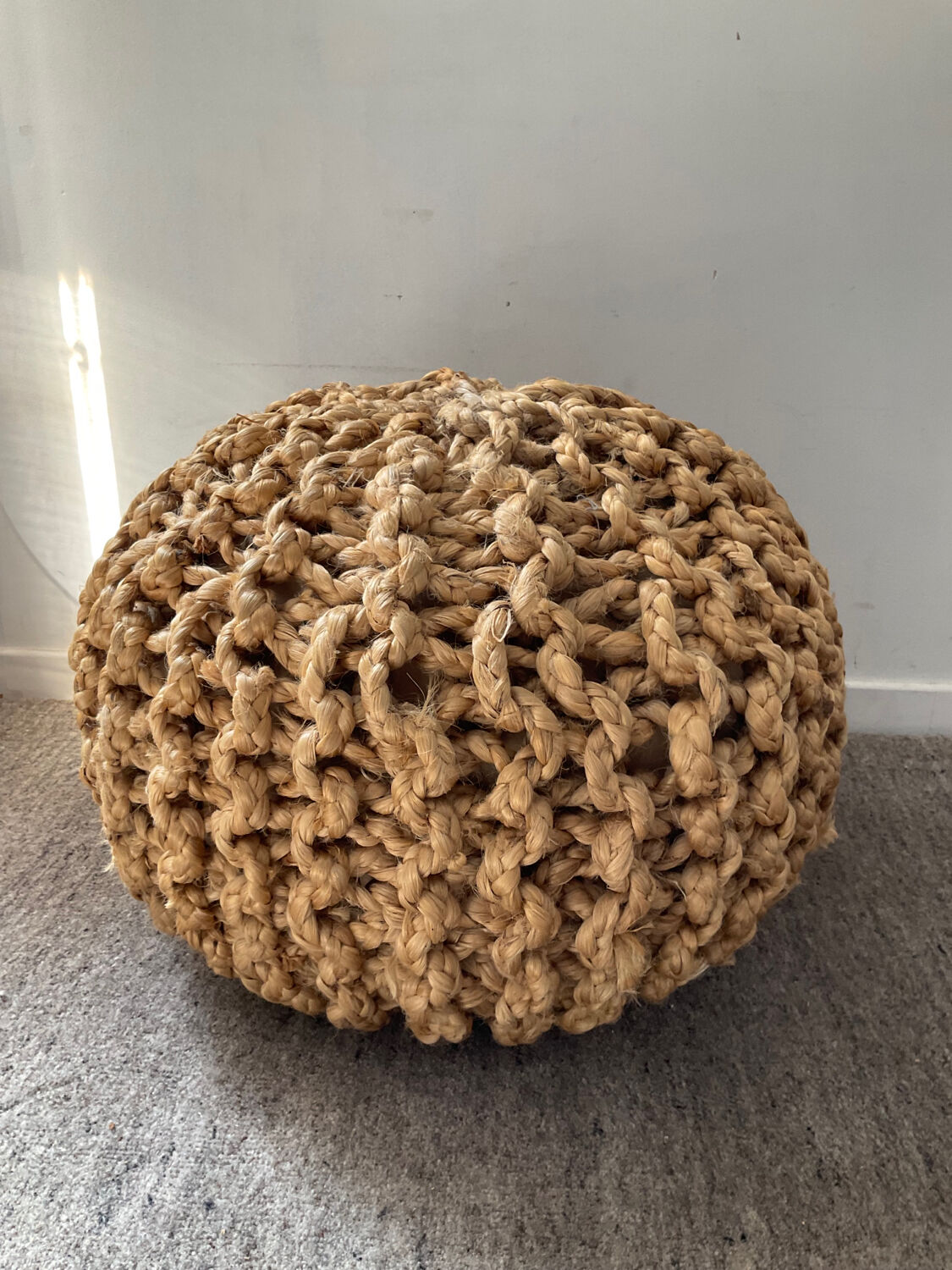 Pouf ball in braided rope