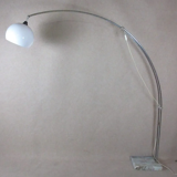 Lampadaire de type ''Arc'' 1970, en métal chromé réglable