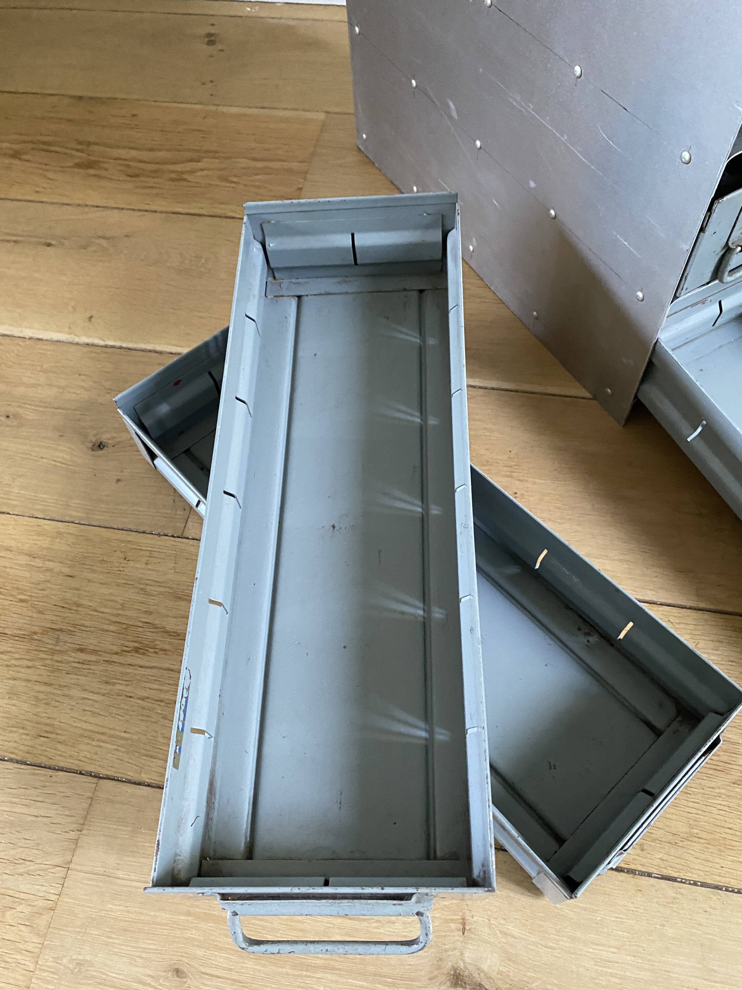 Meuble d'atelier en métal pour outils visserie 8 tiroirs vintage