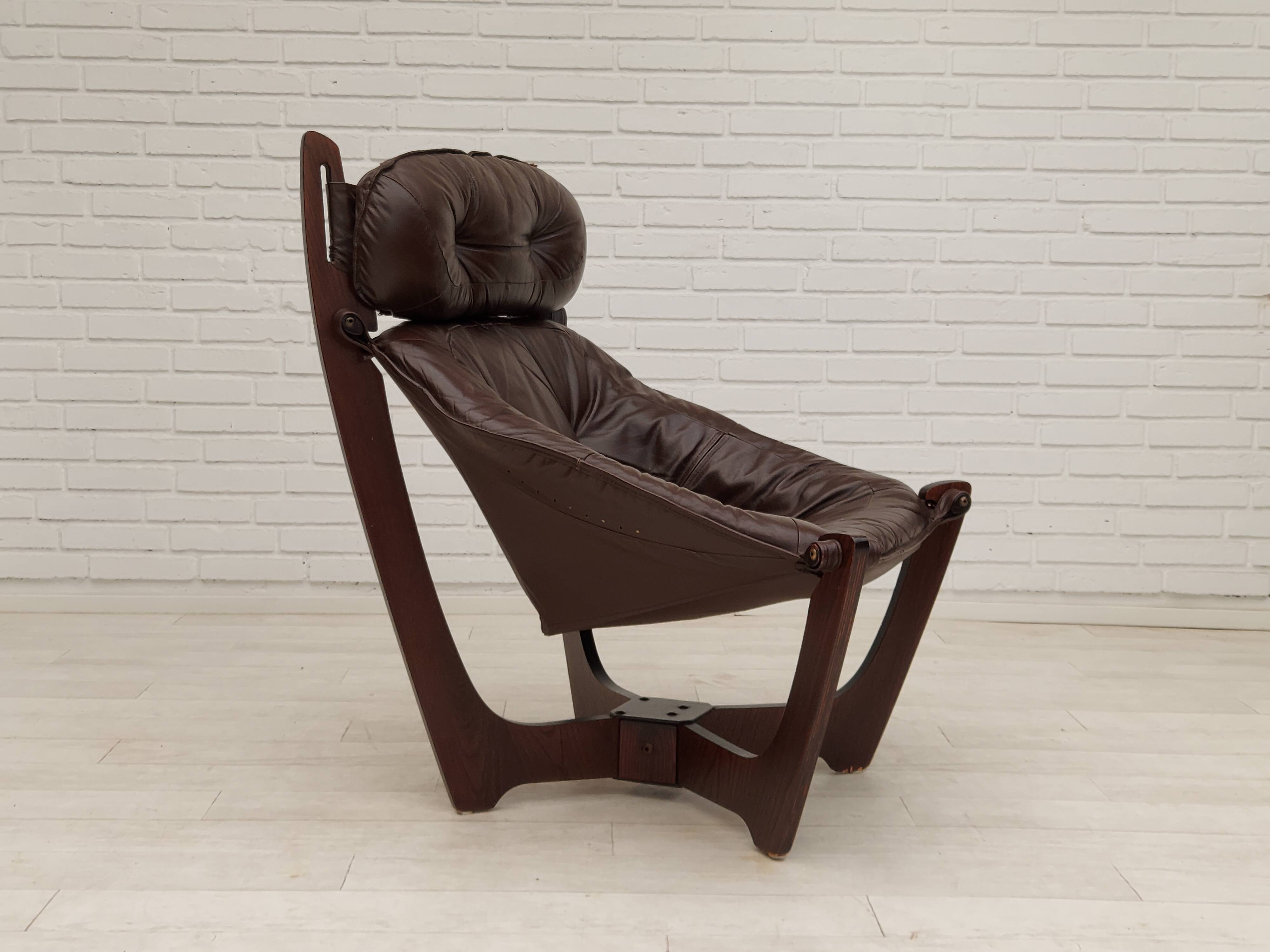 Années 1970, design norvégien par Odd Knutsen pour Hjellegjerde Møbler, chaise longue modèle "Luna", originale.