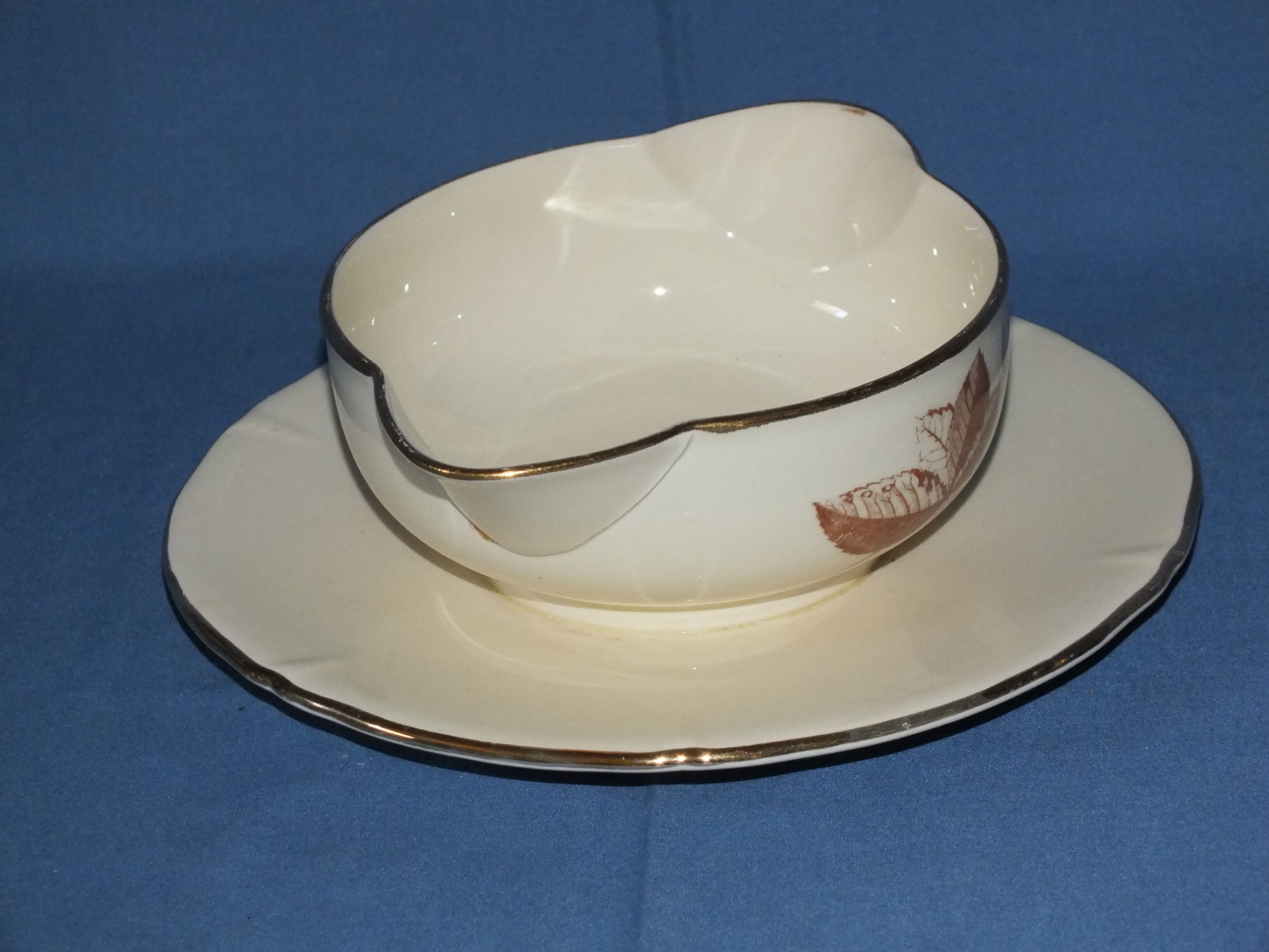 Gien earthenware saucière decorated with foliage