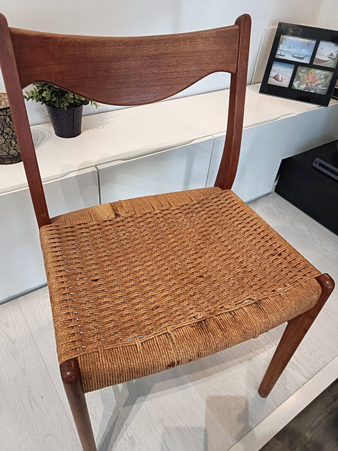 Set of 6 vintage Danish Scandinavian chairs
