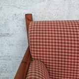 Bench in pine and gingham fabrics
