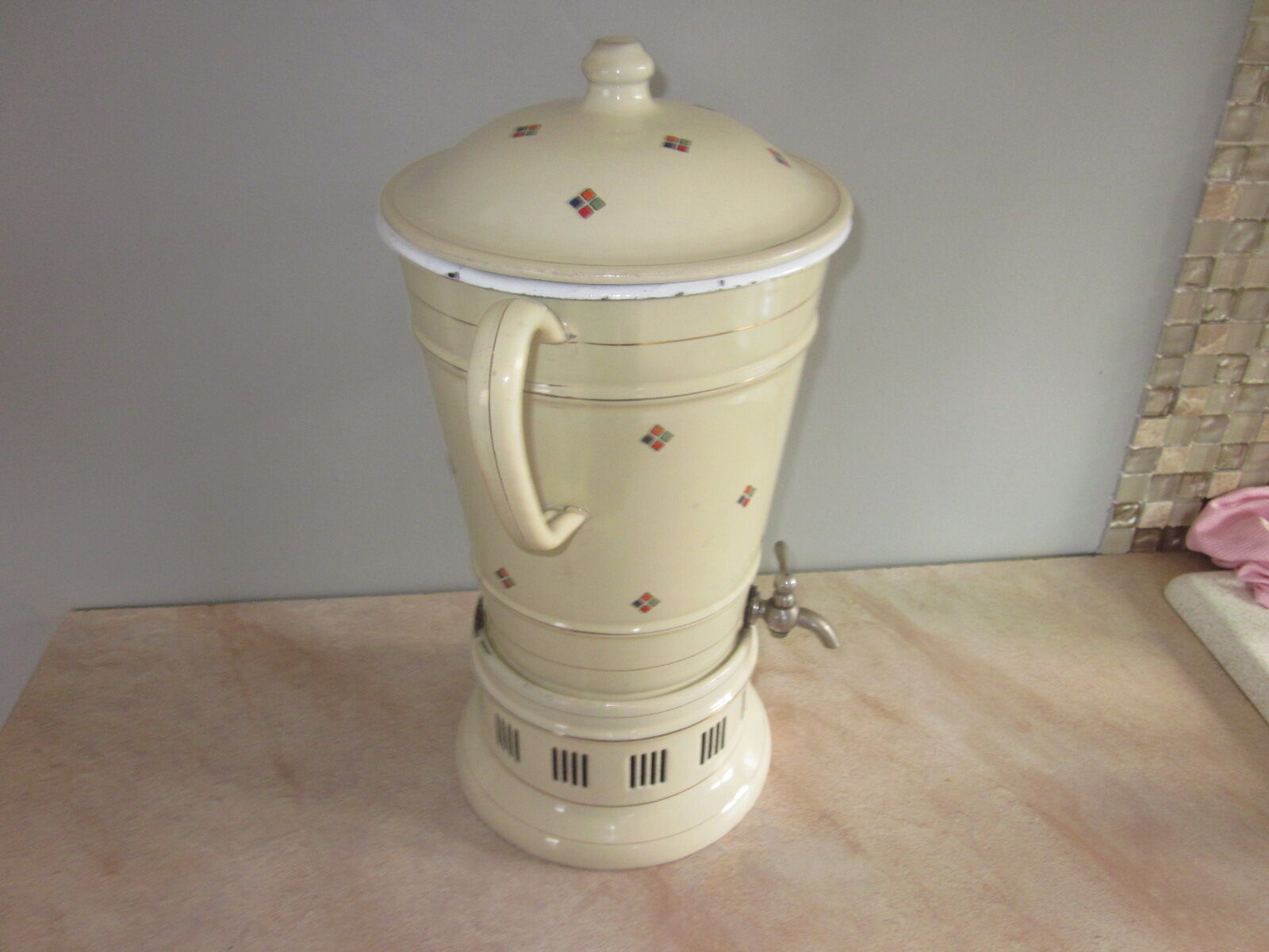 Old bistro coffee maker in email