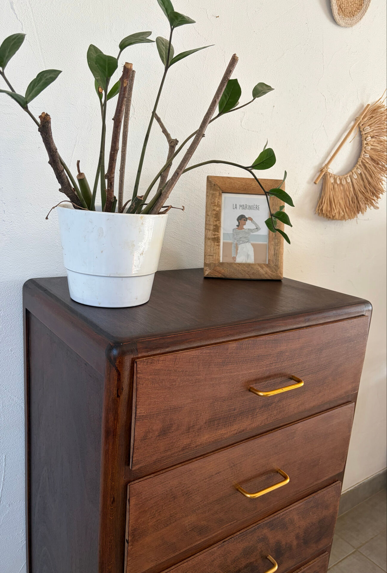 Vintage chest of drawers/commode from the 1960s.