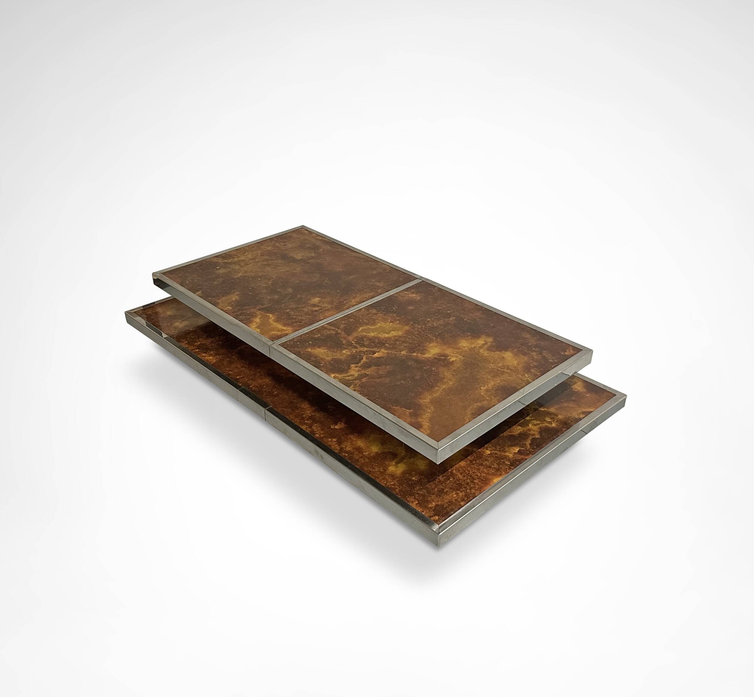 Table basse en bois de noyer à deux niveaux et métal avec bar intégré, France, années 1980.