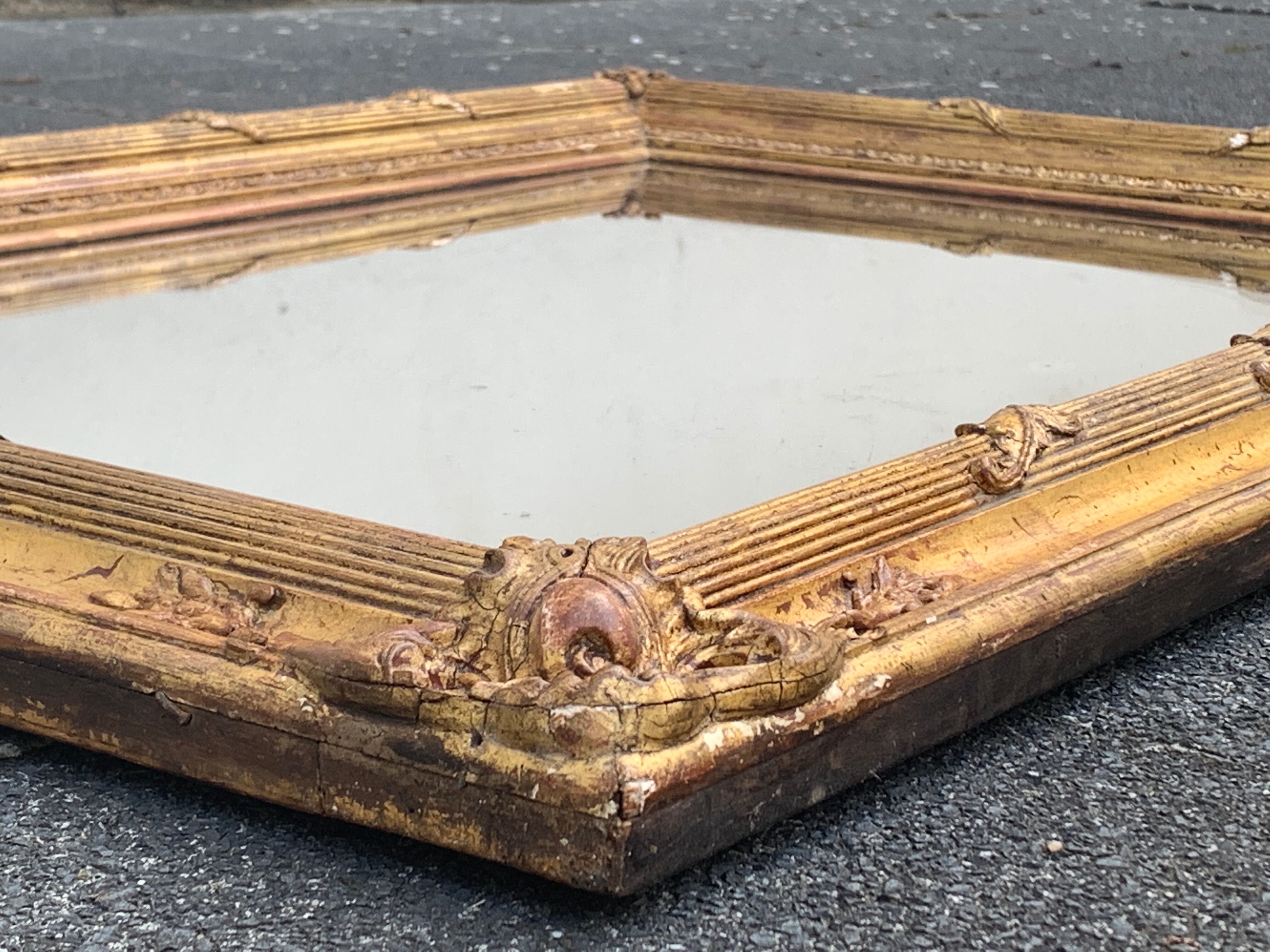 Old style mirror Restoration in gilded stucco wood, 80 x 59 cm