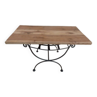 Wrought iron coffee table and its solid oak top