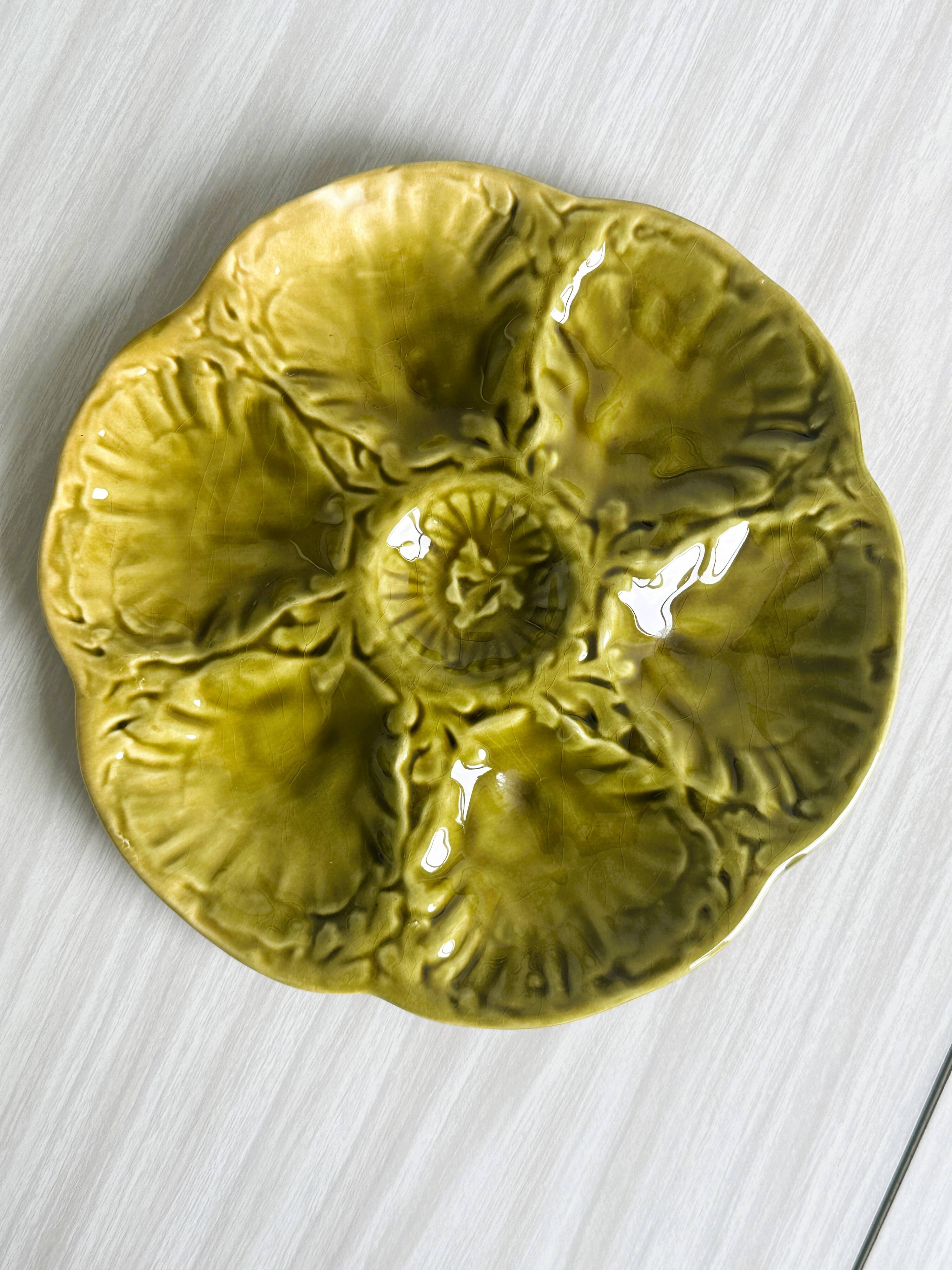 5 shell plates in green enamelled GIEN slip