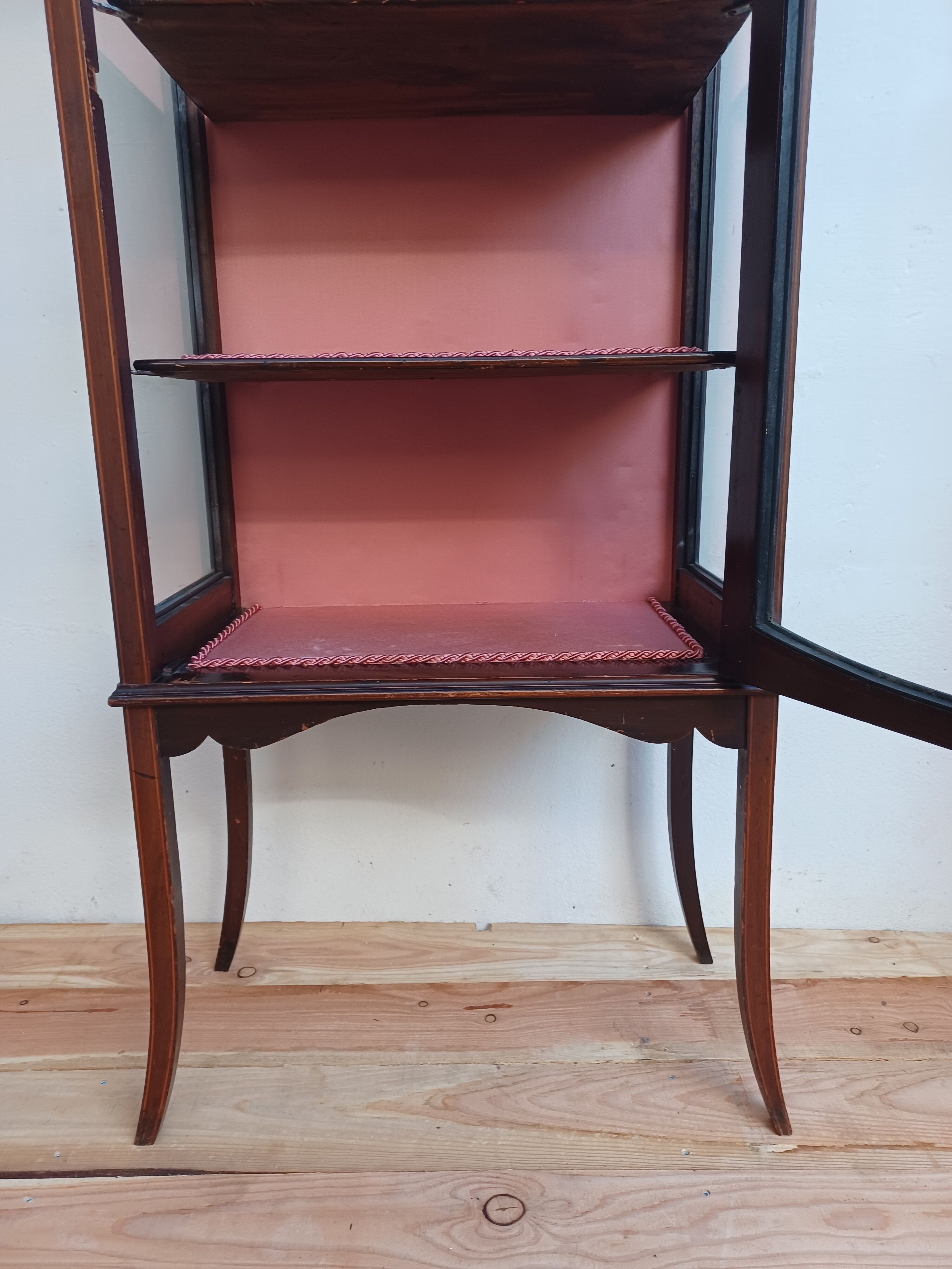 English showcase, late 19th