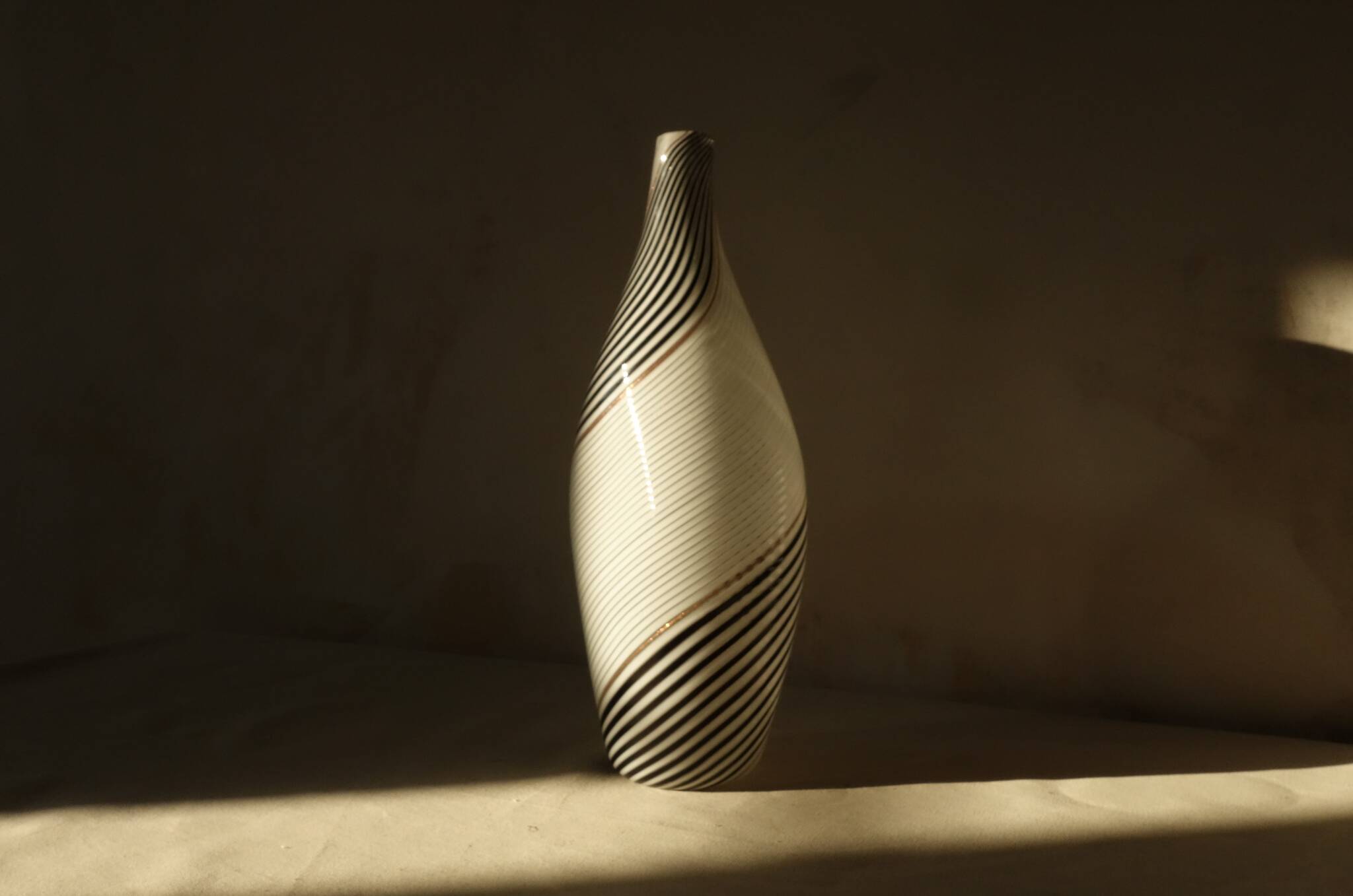 50s Dino Martens for Aureliano Toso Murano Filigrana Glass Art Vase.