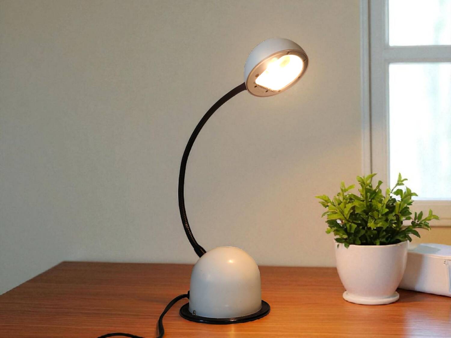 1980s Italian Desk Lamp – Sculptural Gooseneck Design with Dome Shade
