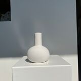 Handmade soliflore drop vase in terracotta painted white h:20 d:15