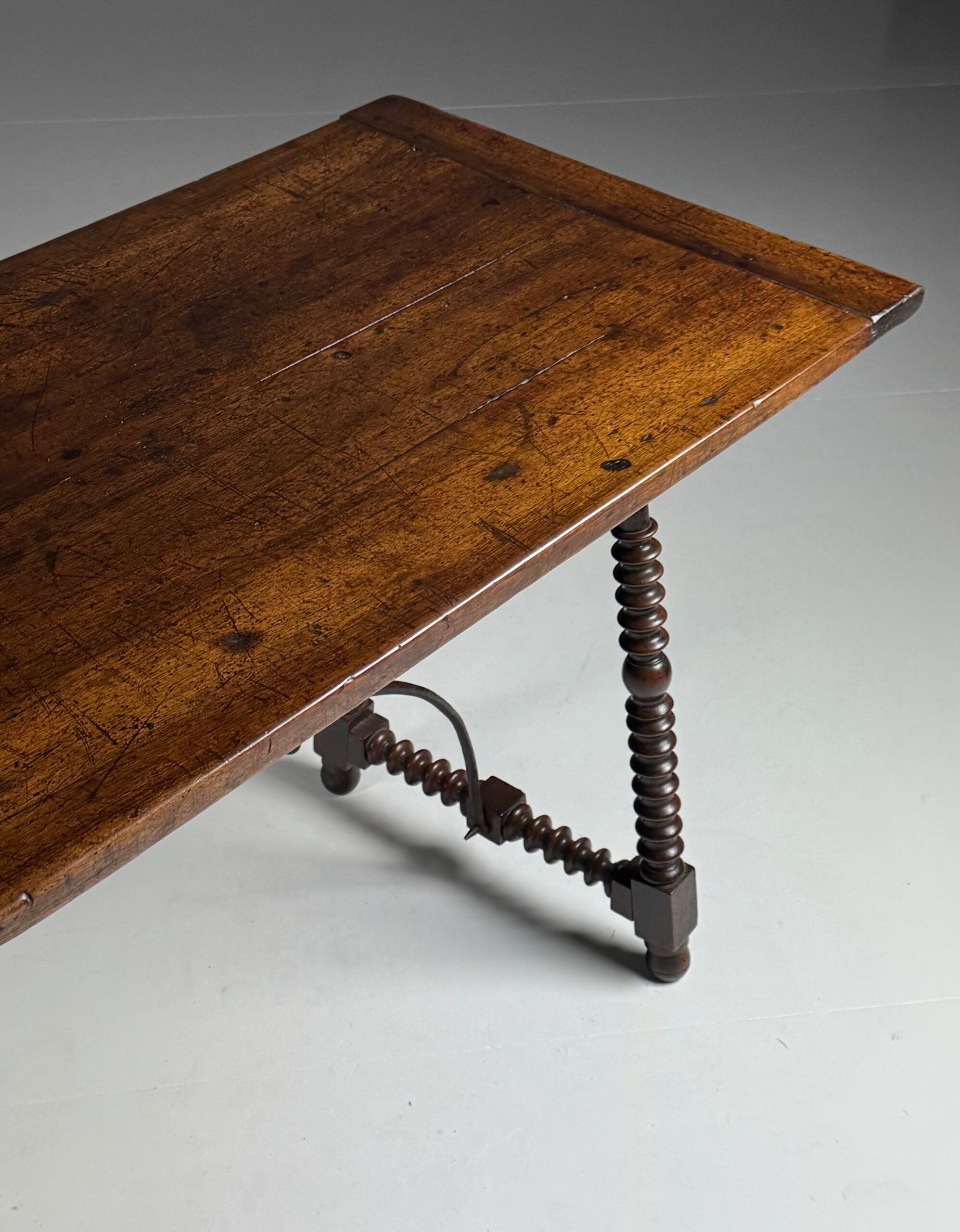Table espagnole du XVIIIe siècle