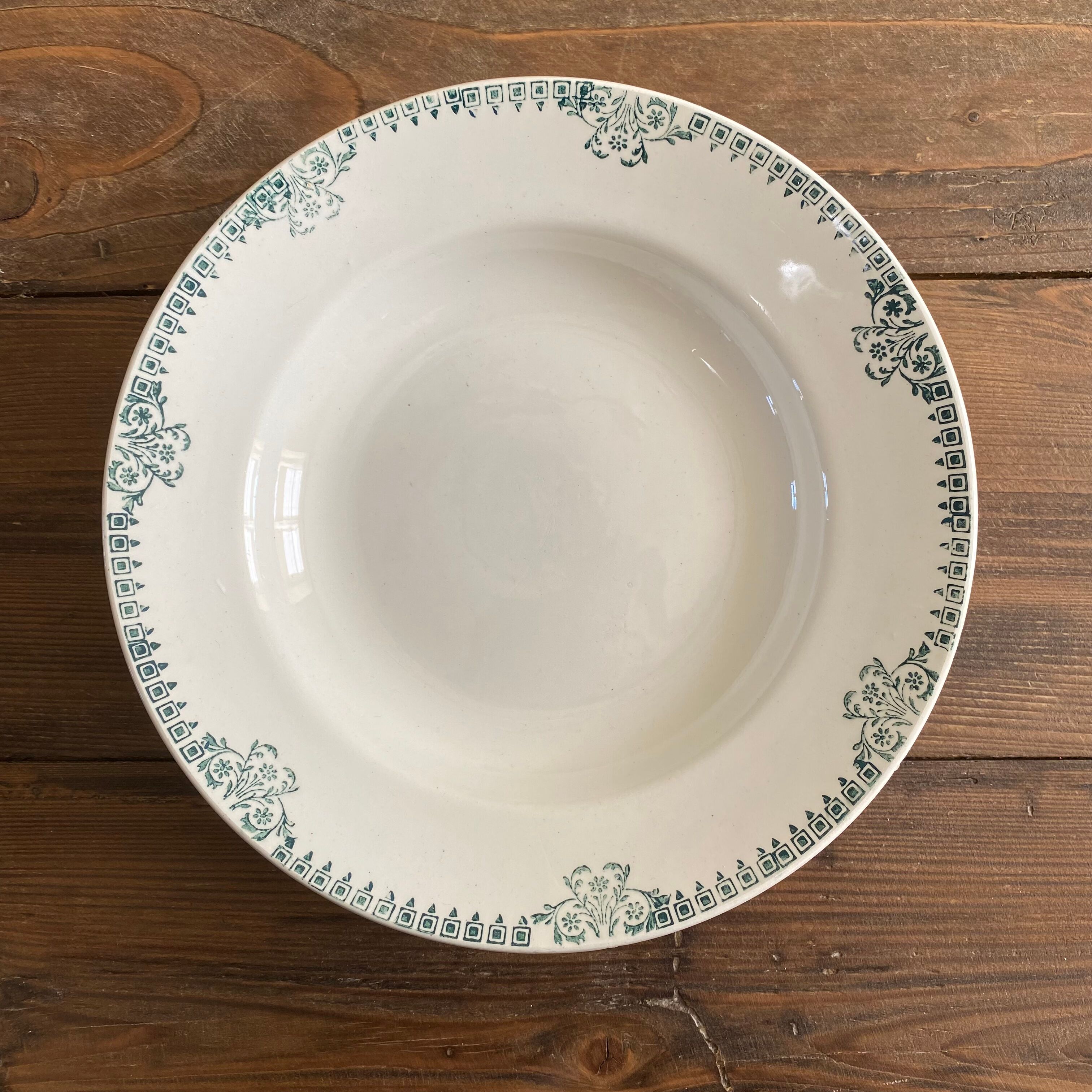 Service st Amand land of iron plates and dishes