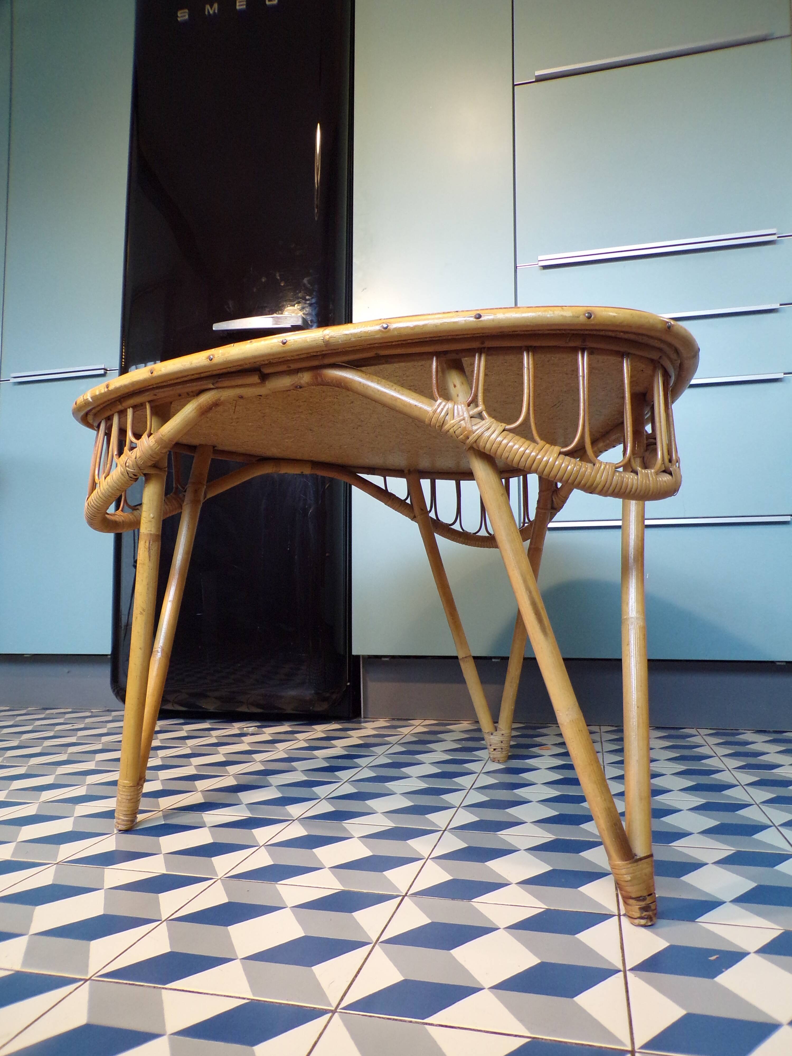 Tripod rattan coffee table, 79 cm per side