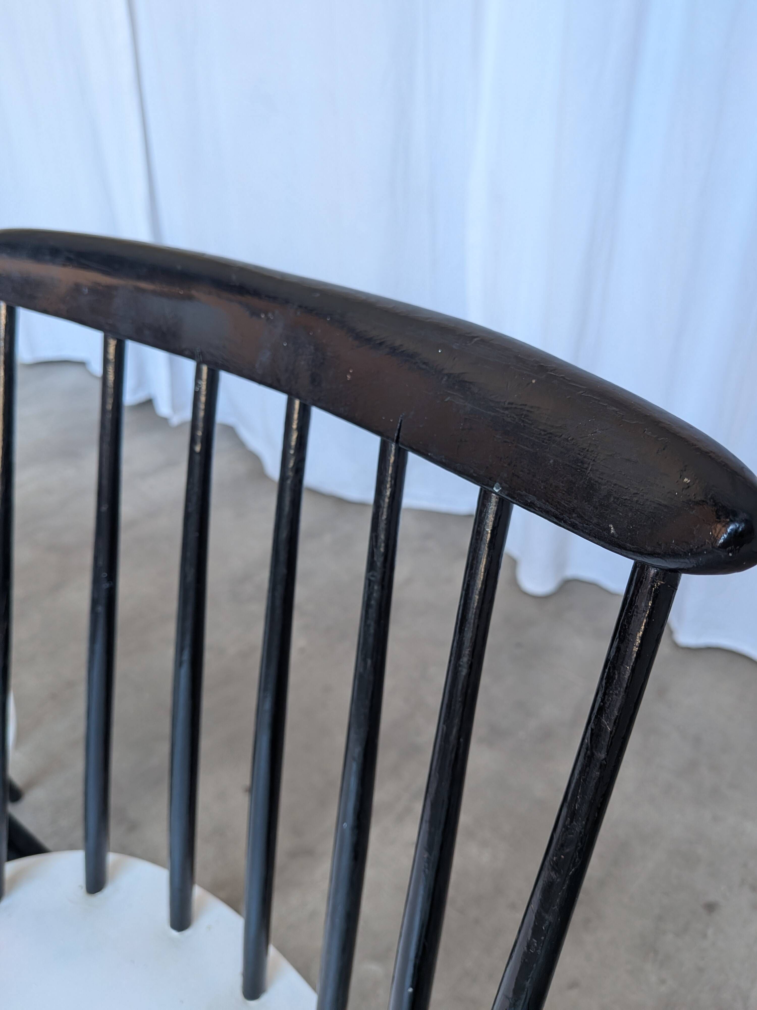 Ensemble de 3 chaises de salle à manger vintage noir et blanc, style Ilmari Tapiovaara, scandinave.