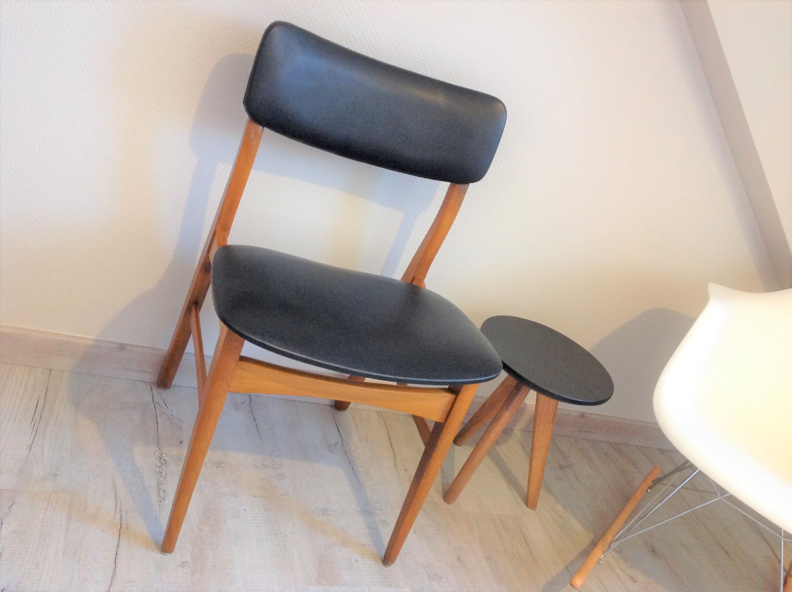 Scandinavian chair in beech and imitation leather black / vintage 60s-70s
