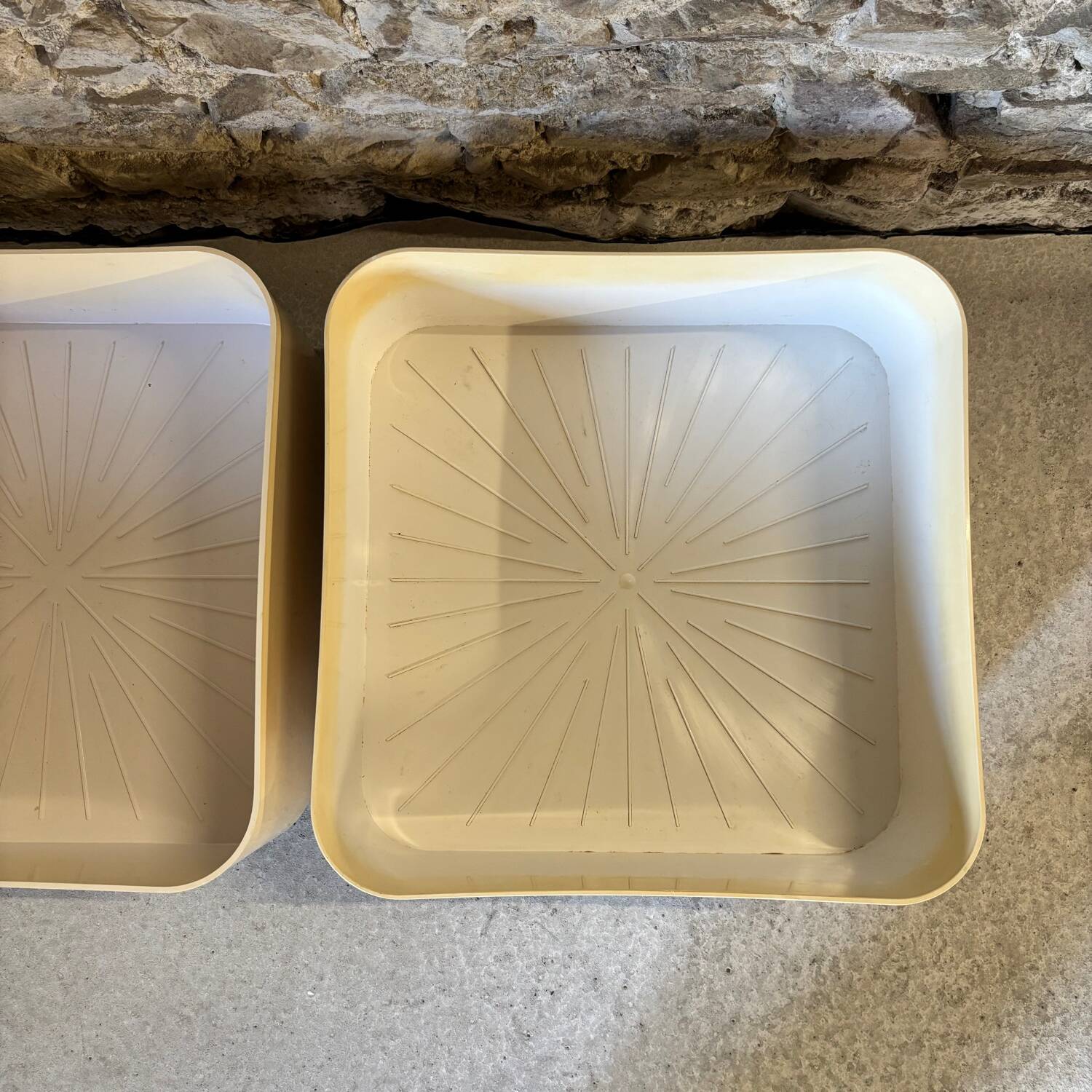 Pair of planters on wheels model 4682 by Anna Castelli for Kartell