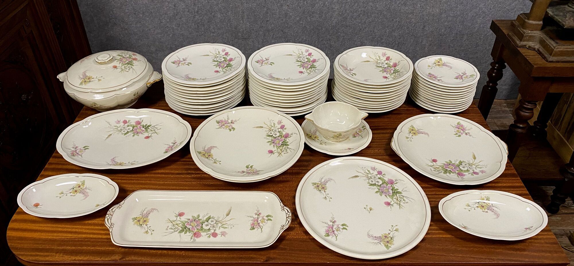 Charles Ahrenfeldt Limoges Mireille model table service 60 pieces in fine porcelain