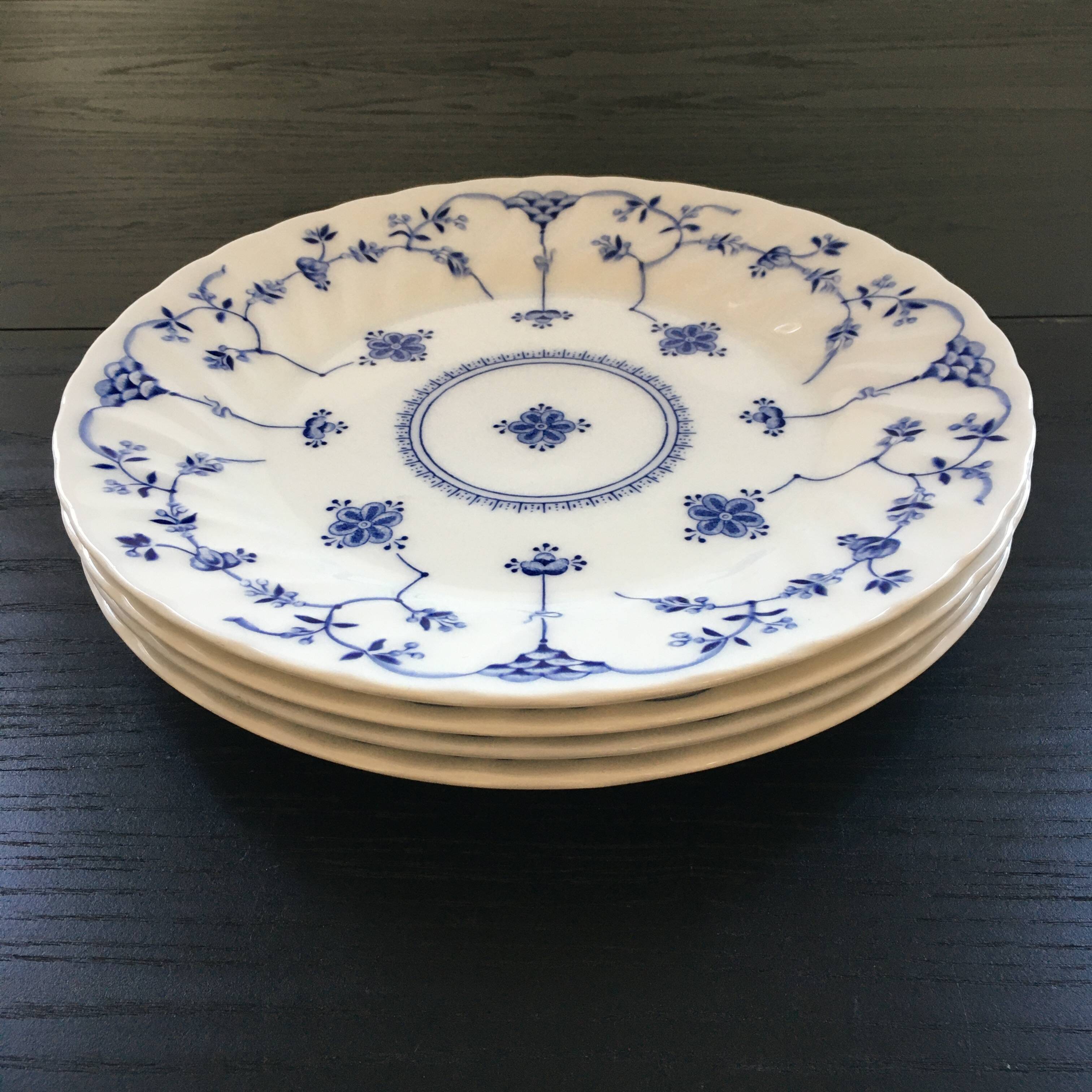 Lot de 4 assiettes en porcelaine anglaise