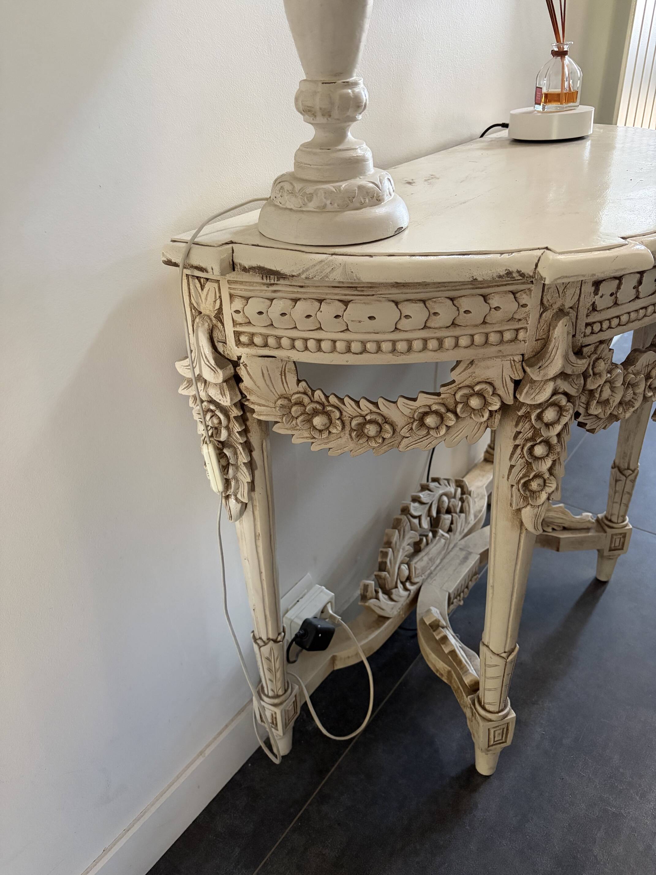 Indonesian crafts console