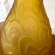 Grand vase en verre moulé art déco ambré