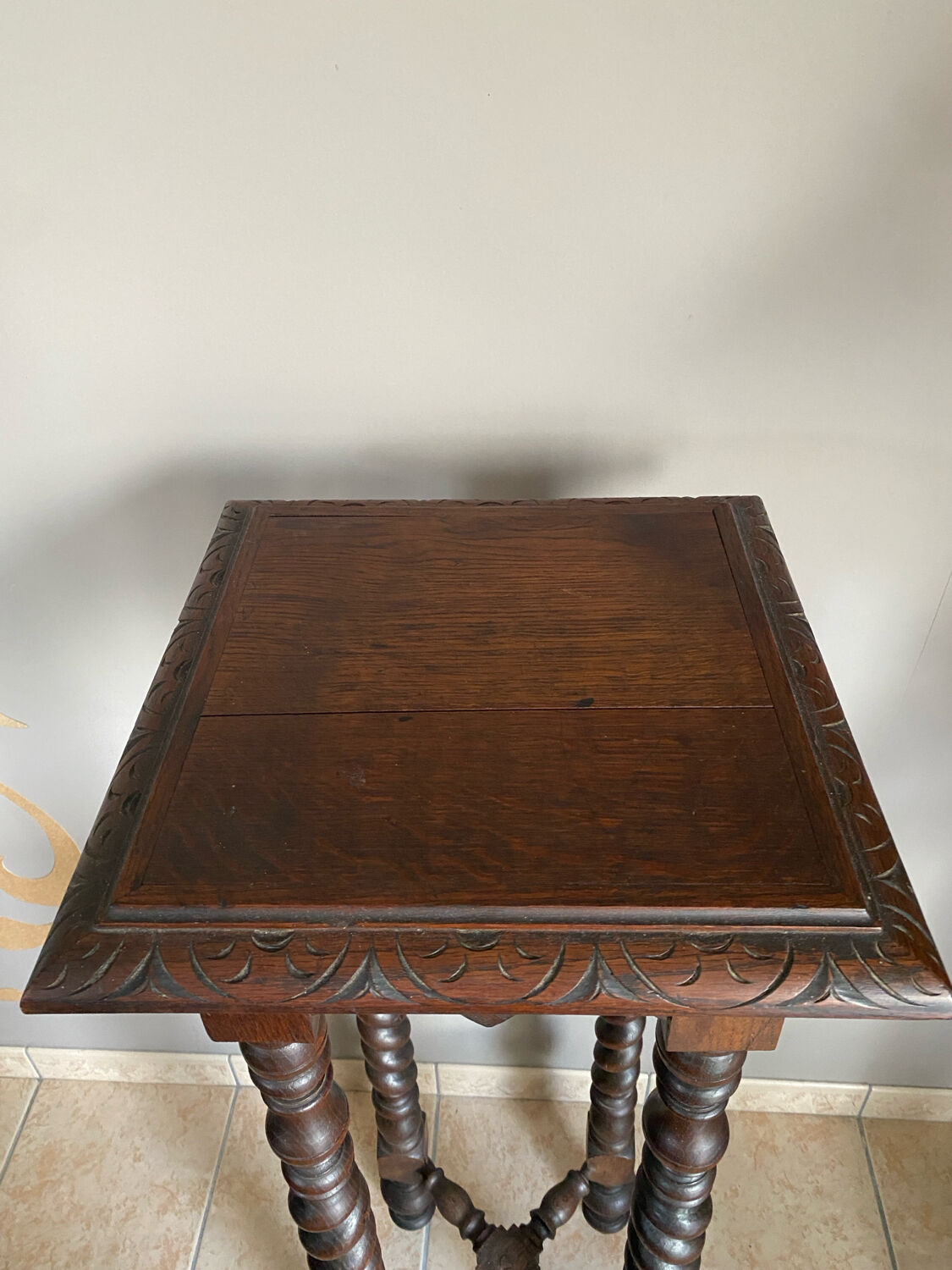 Louis XIII style pedestal table