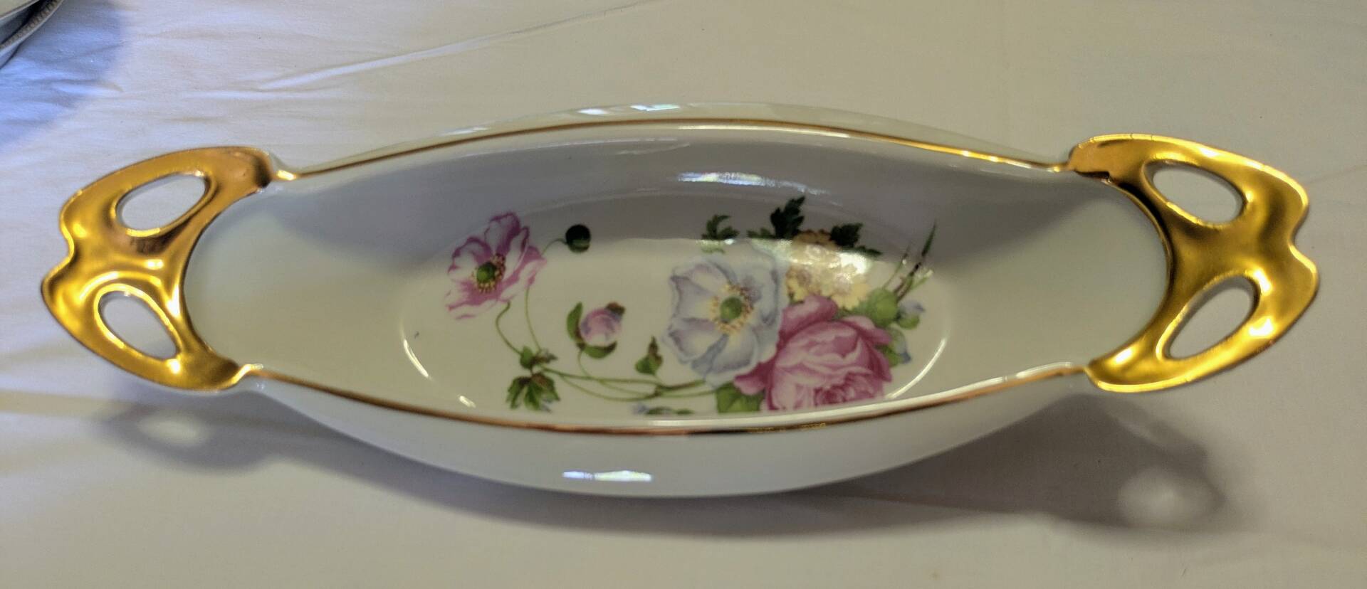 Small oval dish made of Limoges porcelain.