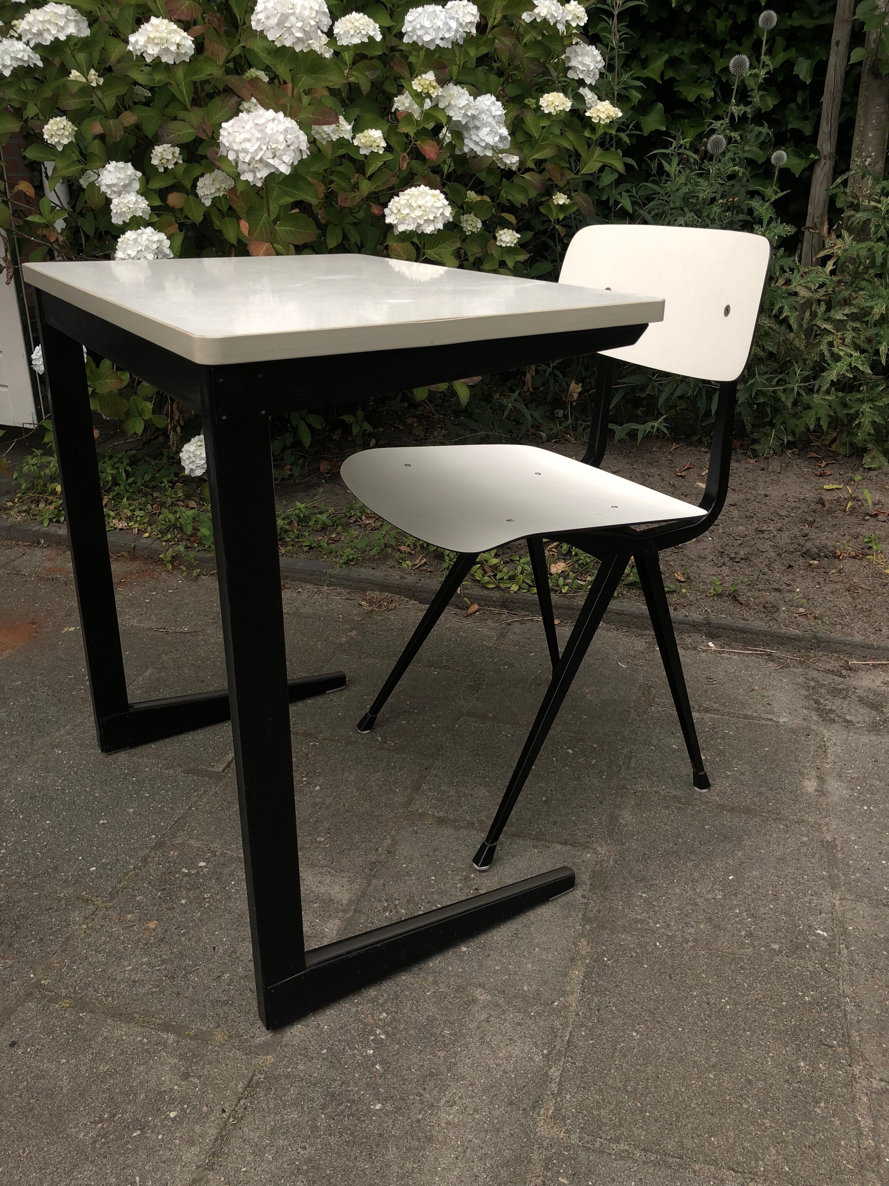 Desk and chair by Friso Kramer Ahrend de Cirkel Result