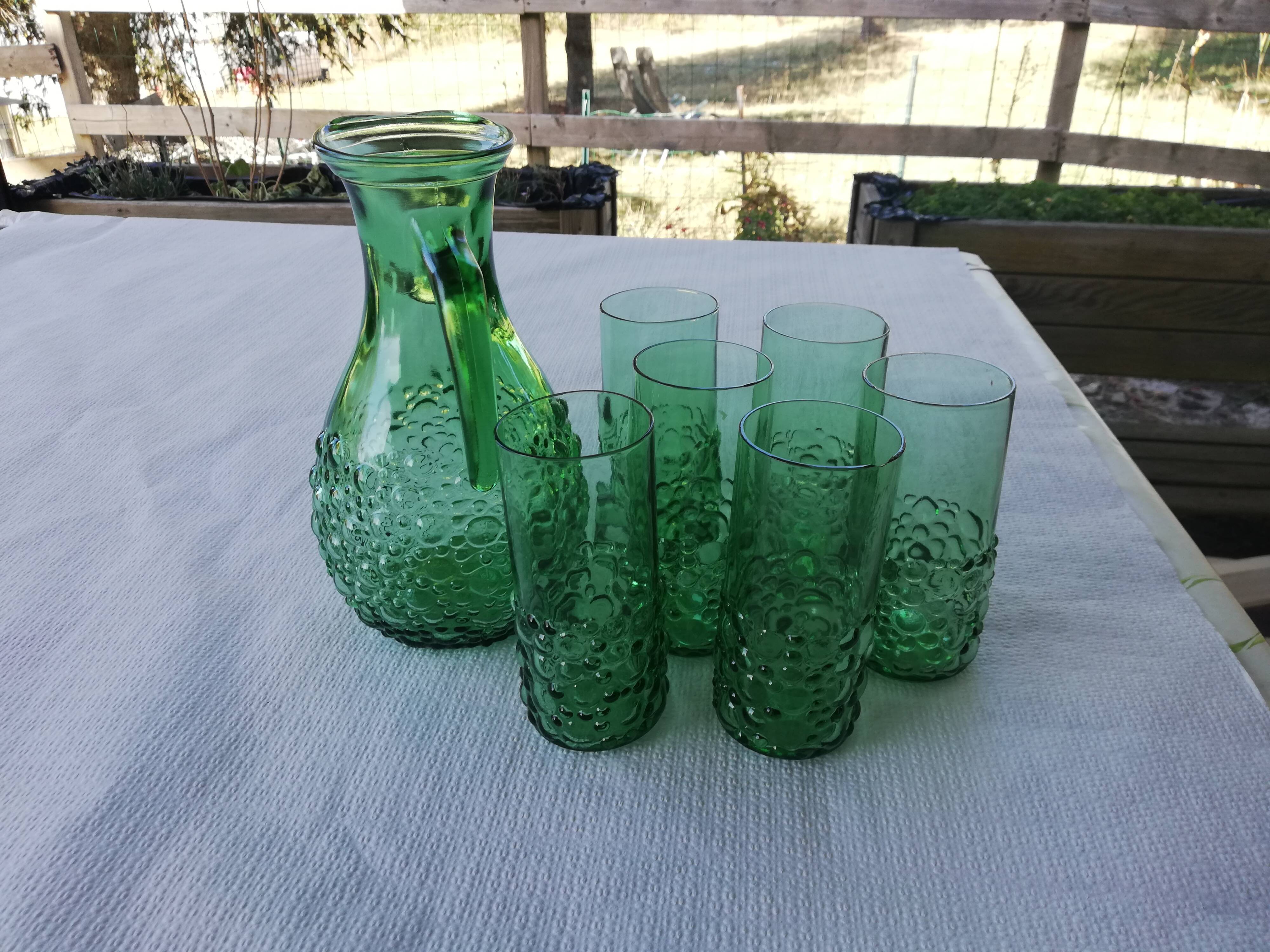 Service a orangeade verre moulé vert décor bulles