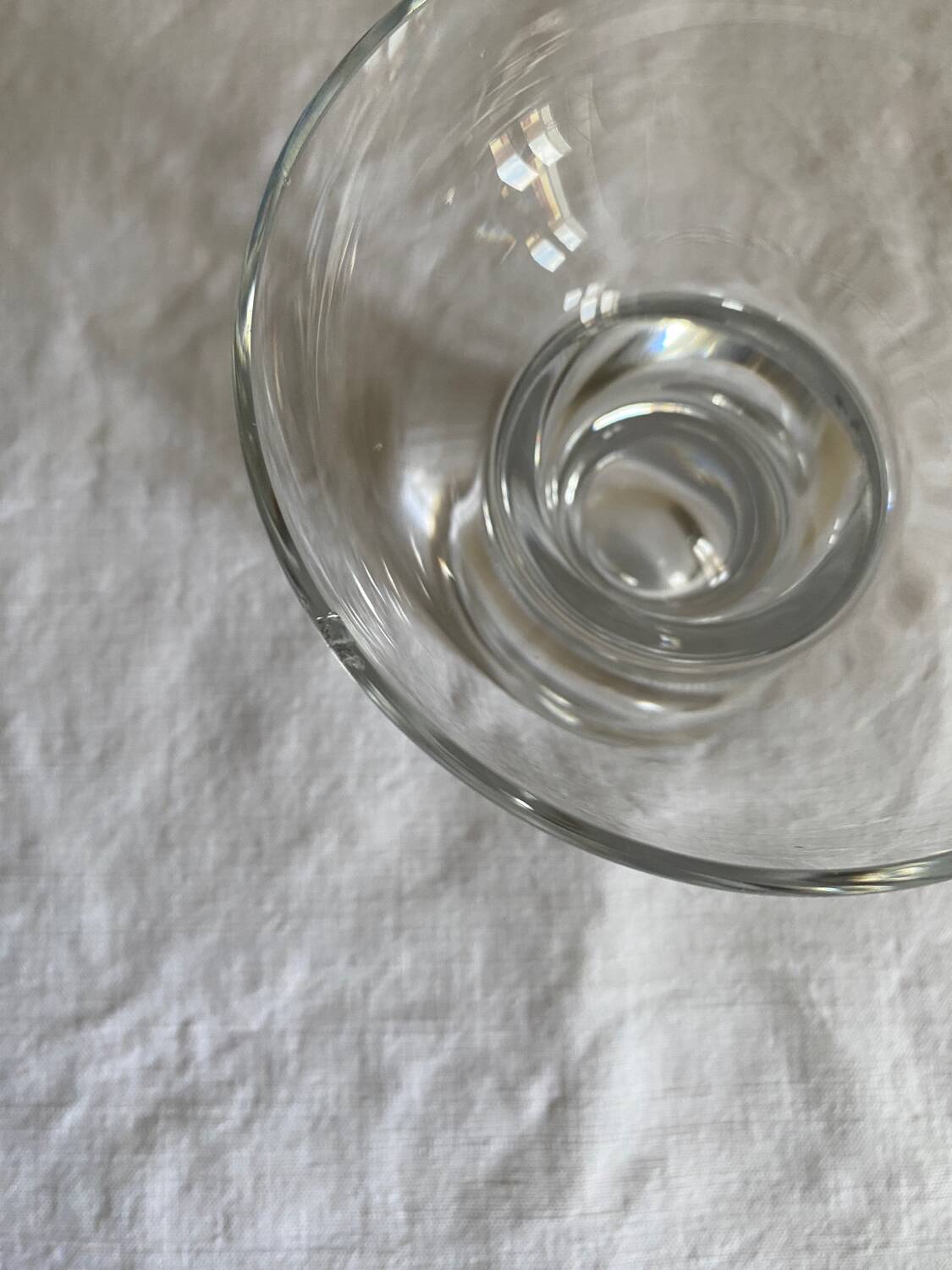 Crystal candle holder, base decorated with a drop