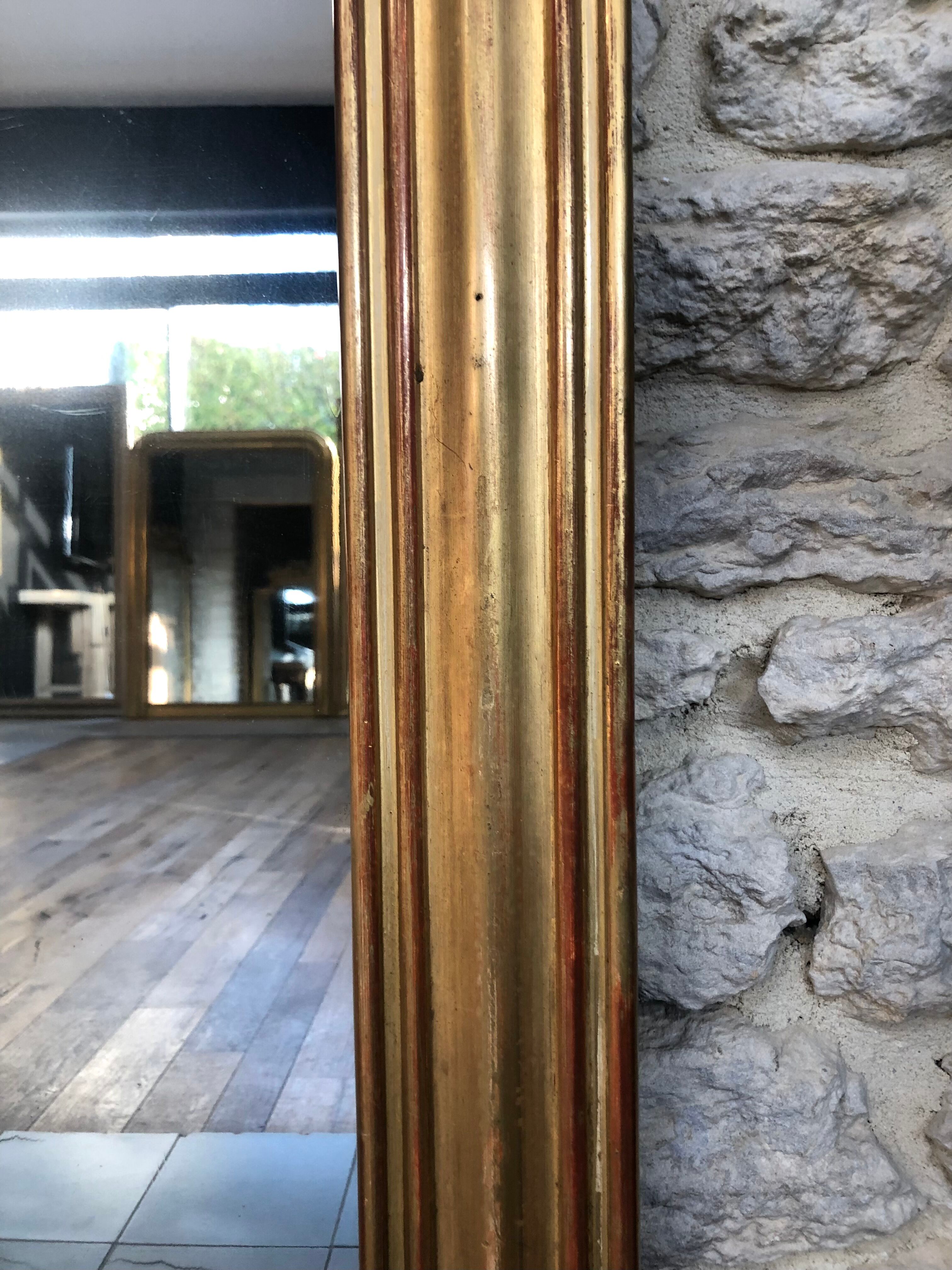 Mirror period 19th gilded with gold leaf 158.5cm / 113cm mercury ice pricked, parquet on the back.