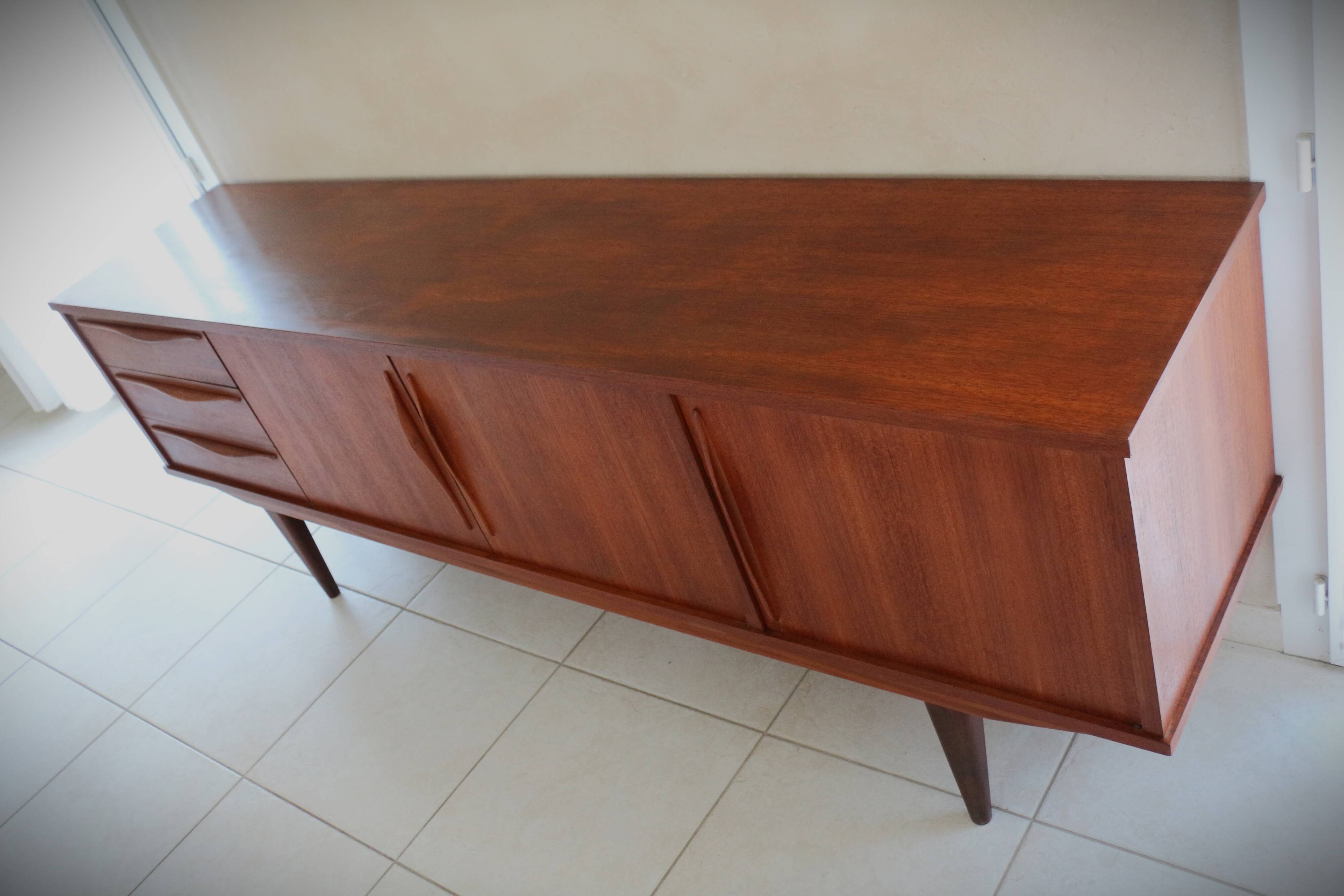 Scandinavian design in French-made teak