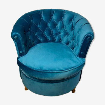 Upholstered toad armchair