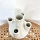 Vase pique fleurs en porcelaine