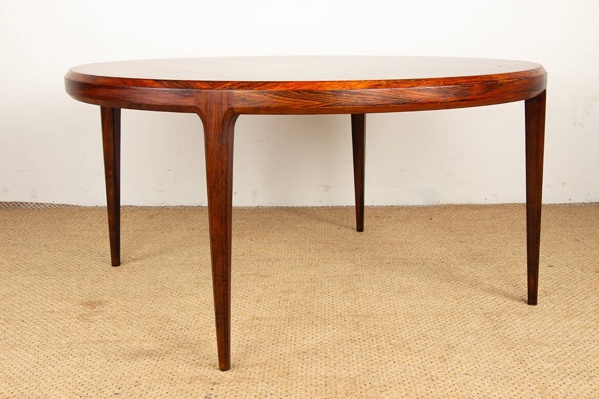 Danish round rosewood coffee table model 283 by Johannes Andersen.