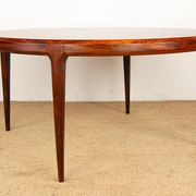 Danish round rosewood coffee table model 283 by Johannes Andersen.
