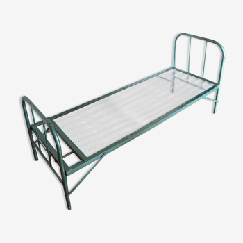 Foldable metal extra bed