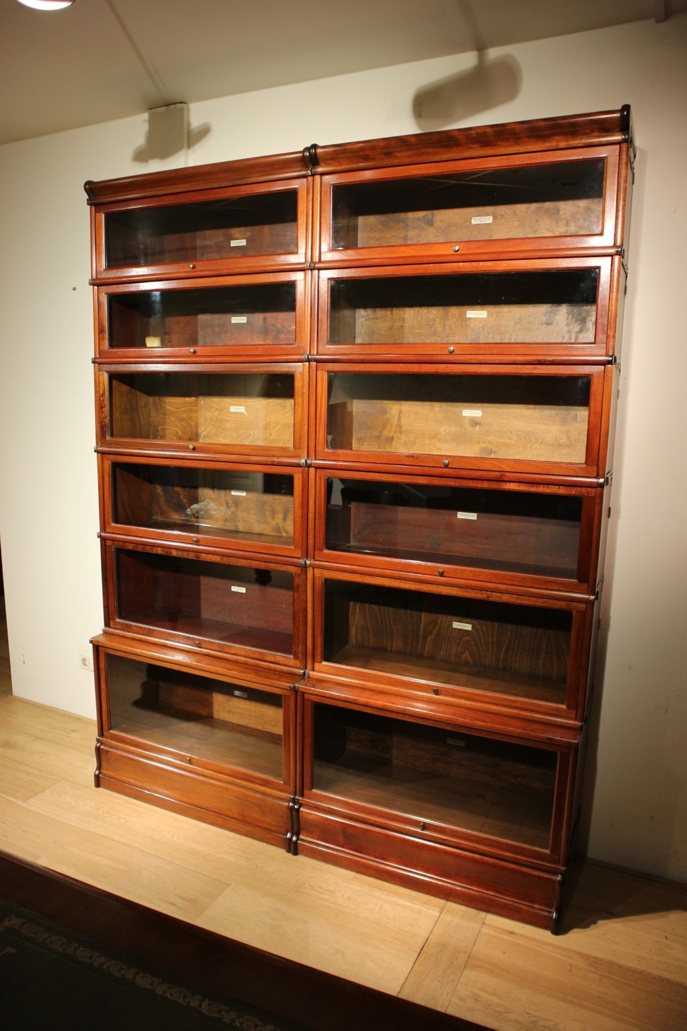 Bibliothèque Globe Wernicke en acajou antique