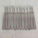 12 snail forks and crustaceans